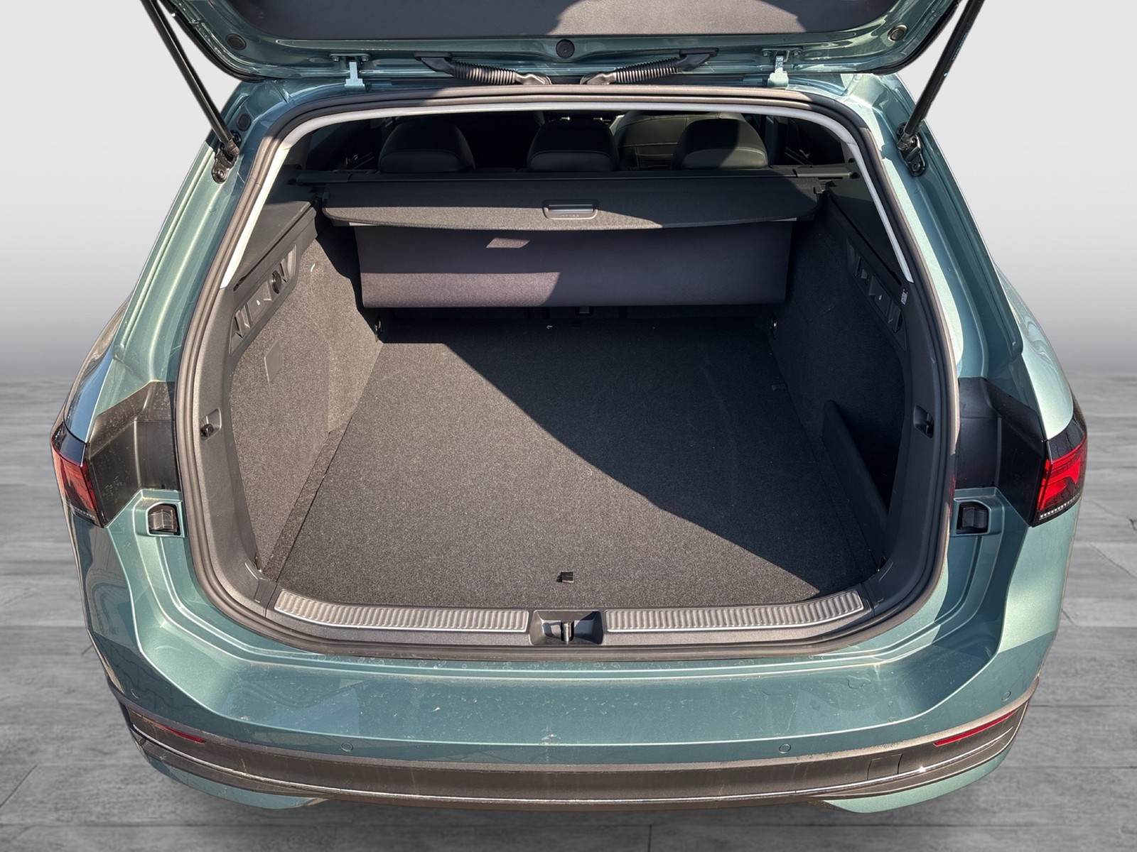 Volkswagen Passat Variant 1.5 HYBRID BUSINESS AHK CAM ACC