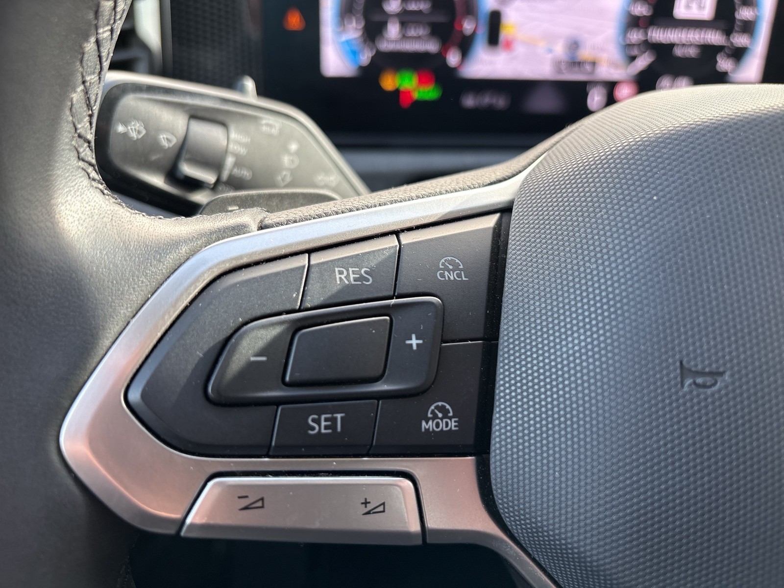 Volkswagen Tiguan 1.5 eTSI AHK CAM NAVI LM17 CARPLAY SITZHZ