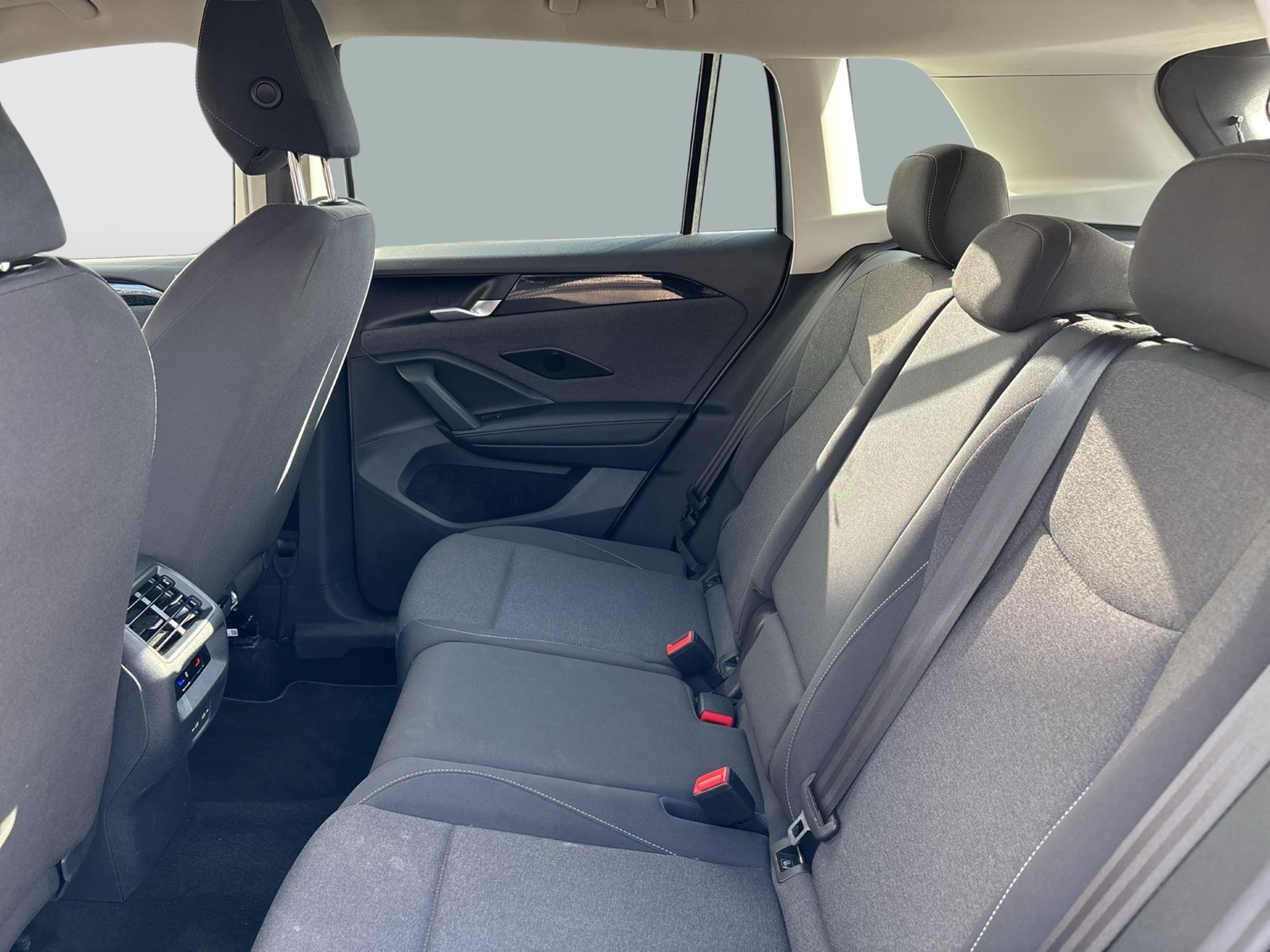 Volkswagen Tiguan 1.5 eTSI AHK CAM NAVI LM17 CARPLAY SITZHZ