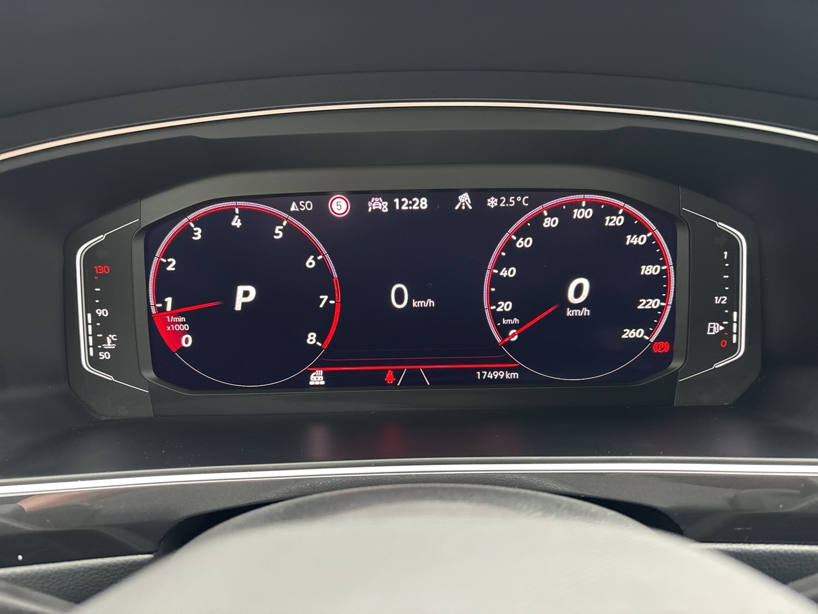 Volkswagen Tiguan 2.0 R-LINE 4X4 LEDER PANO AHK KAMERA ALU20