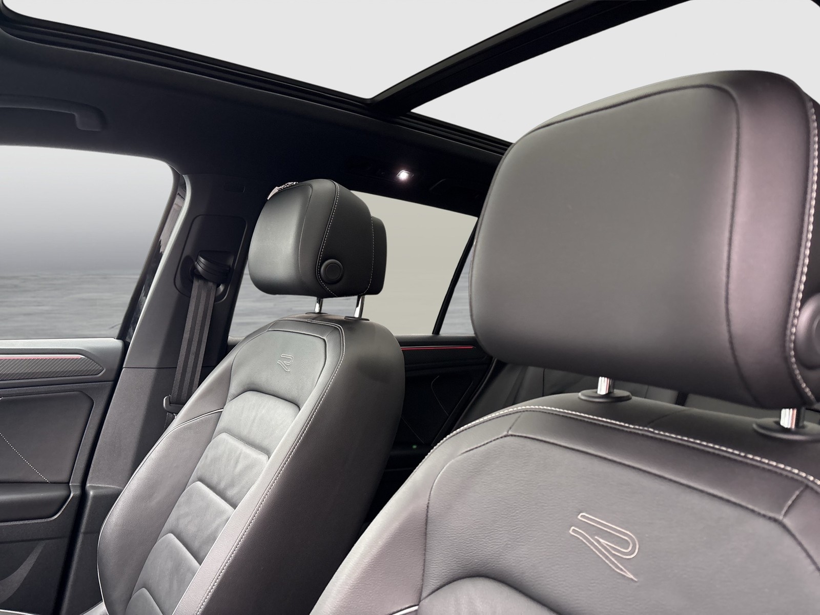 Volkswagen Tiguan 2.0 R-LINE 4X4 LEDER PANO AHK KAMERA ALU20