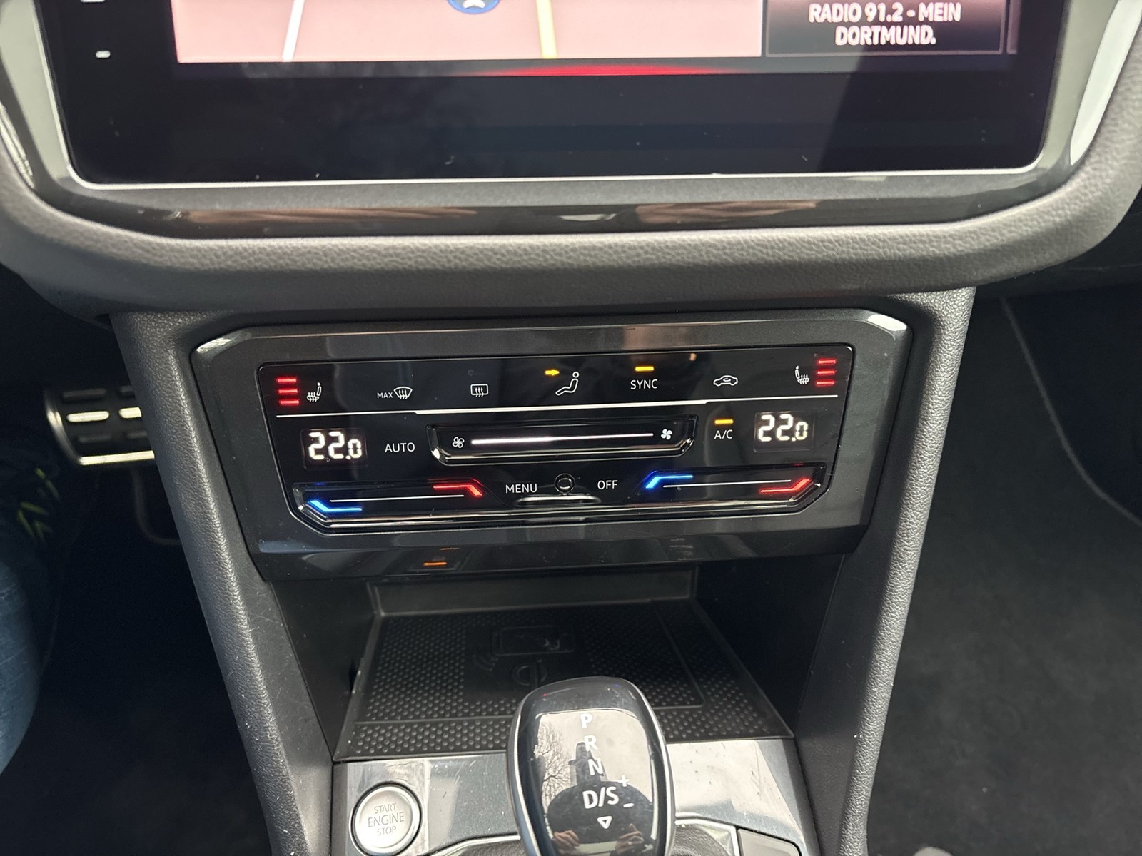 Volkswagen Tiguan 2.0 R-LINE 4X4 LEDER PANO AHK KAMERA ALU20