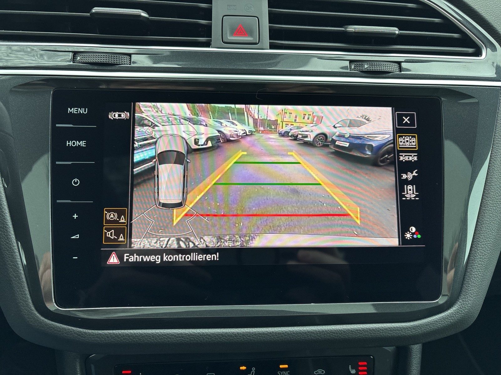 Volkswagen Tiguan 2.0 R-LINE 4X4 LEDER PANO AHK KAMERA ALU20