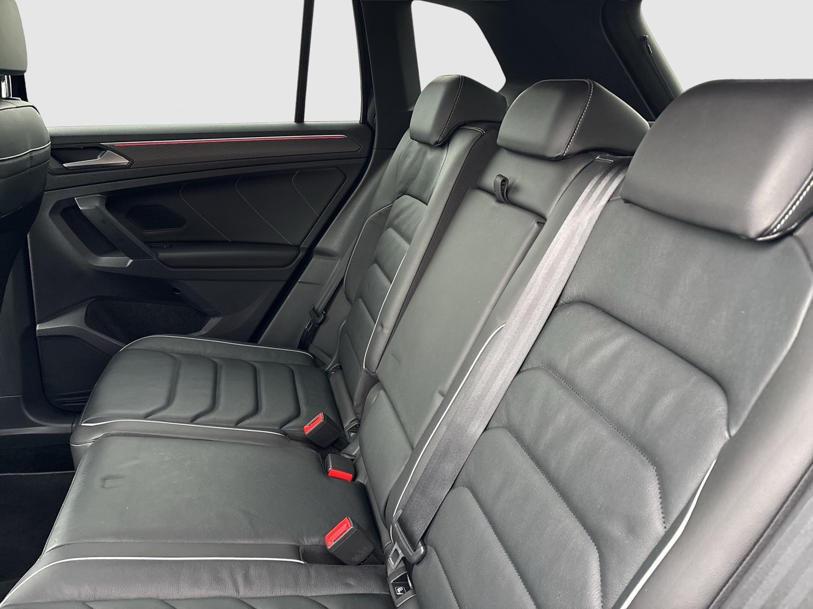 Volkswagen Tiguan 2.0 R-LINE 4X4 LEDER PANO AHK KAMERA ALU20