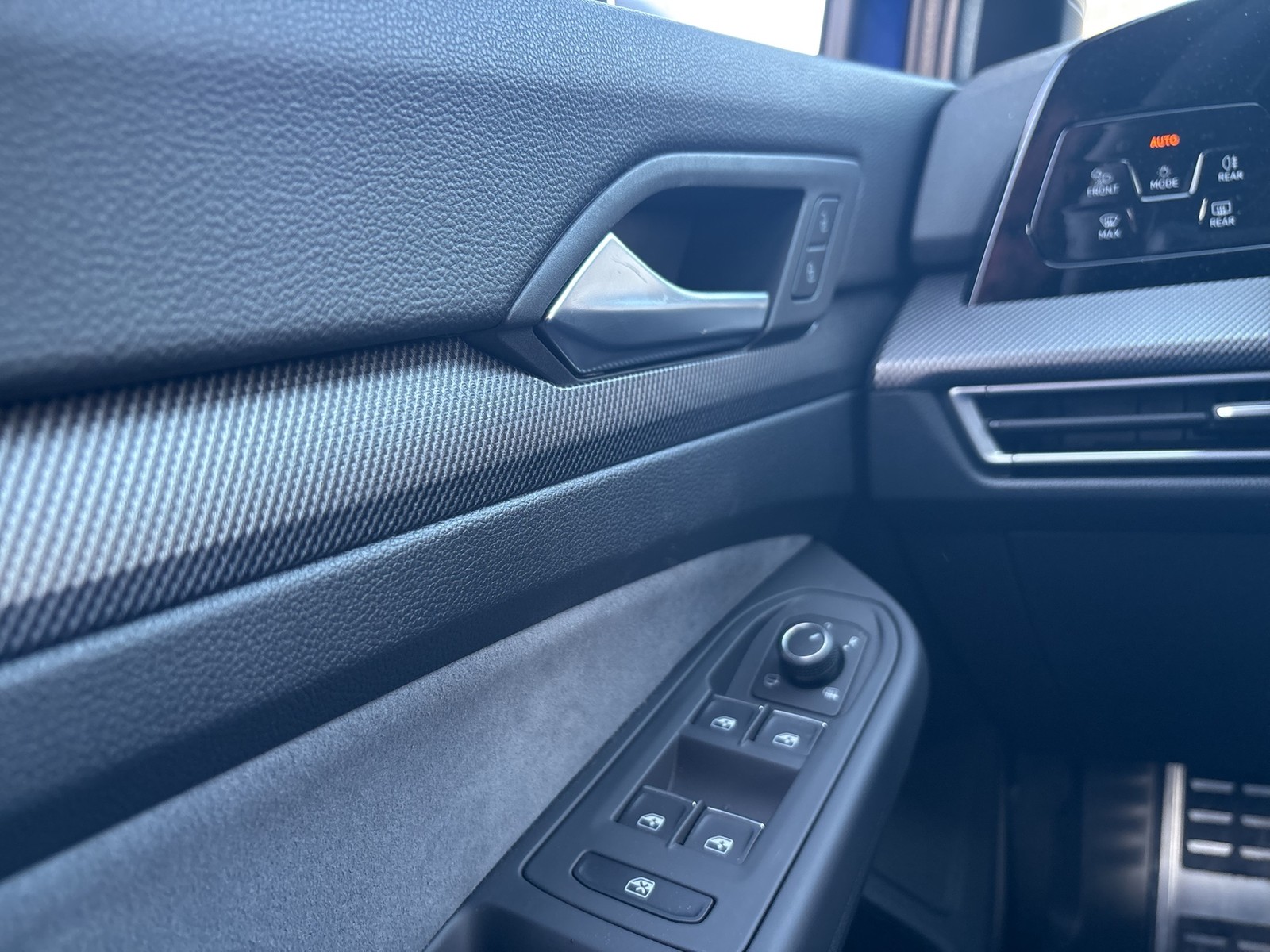 Volkswagen Golf VIII 2.0 R 4X4 AKRAPOVIC CAM ACC LM18 NAVI