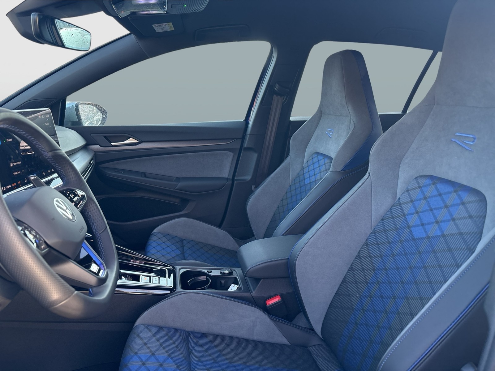 Volkswagen Golf VIII 2.0 R 4X4 AKRAPOVIC CAM ACC LM18 NAVI