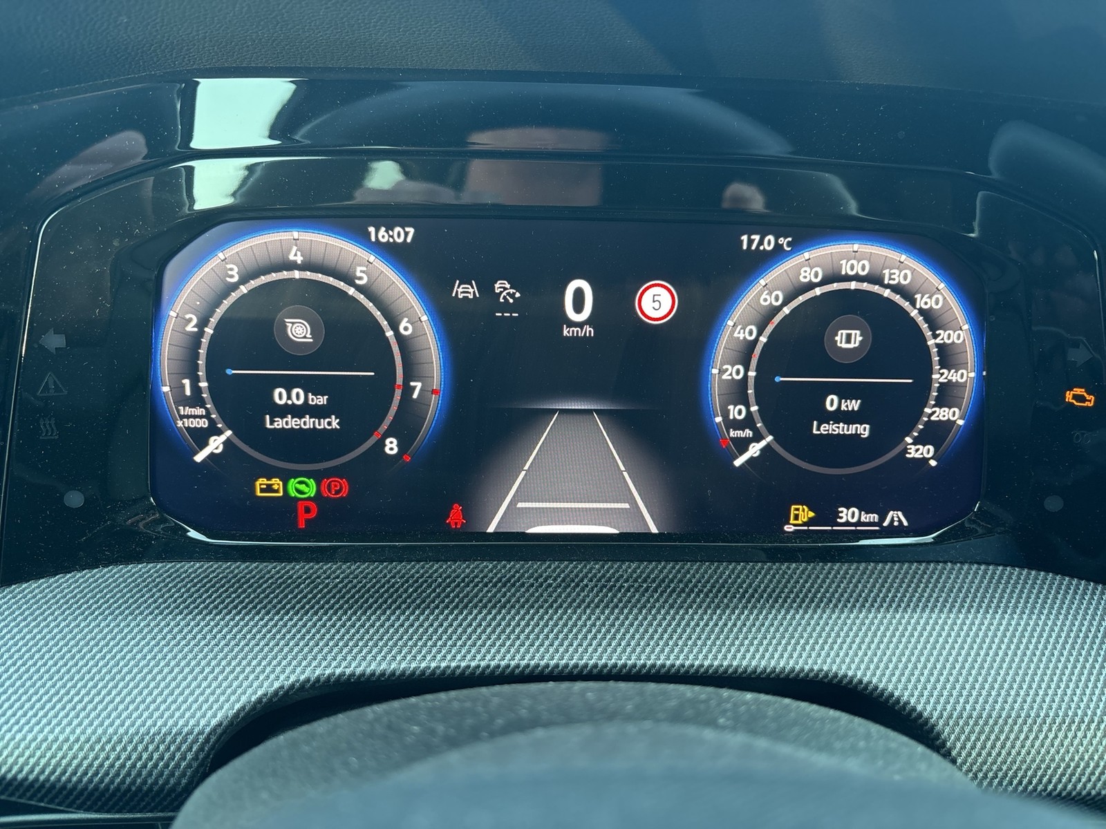 Volkswagen Golf VIII 2.0 R 4X4 AKRAPOVIC CAM ACC LM18 NAVI