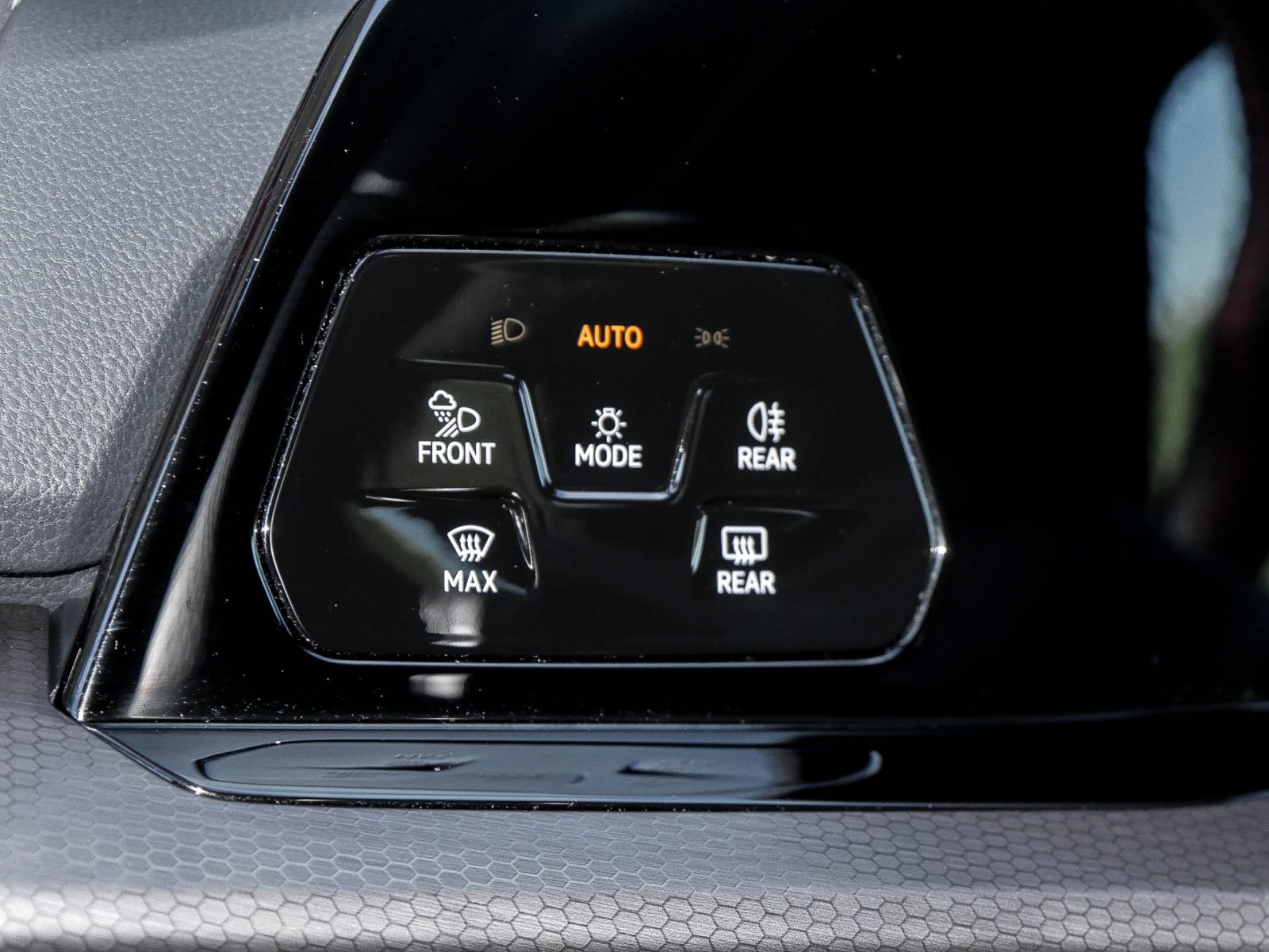 Volkswagen Golf VIII 2.0 GTI CAM LM17 MATRIXLED CARPLAY