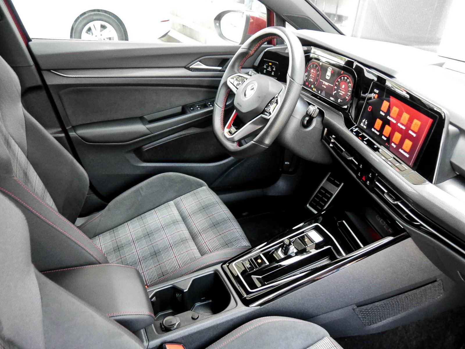 Volkswagen Golf VIII 2.0 GTI CAM LM17 MATRIXLED CARPLAY