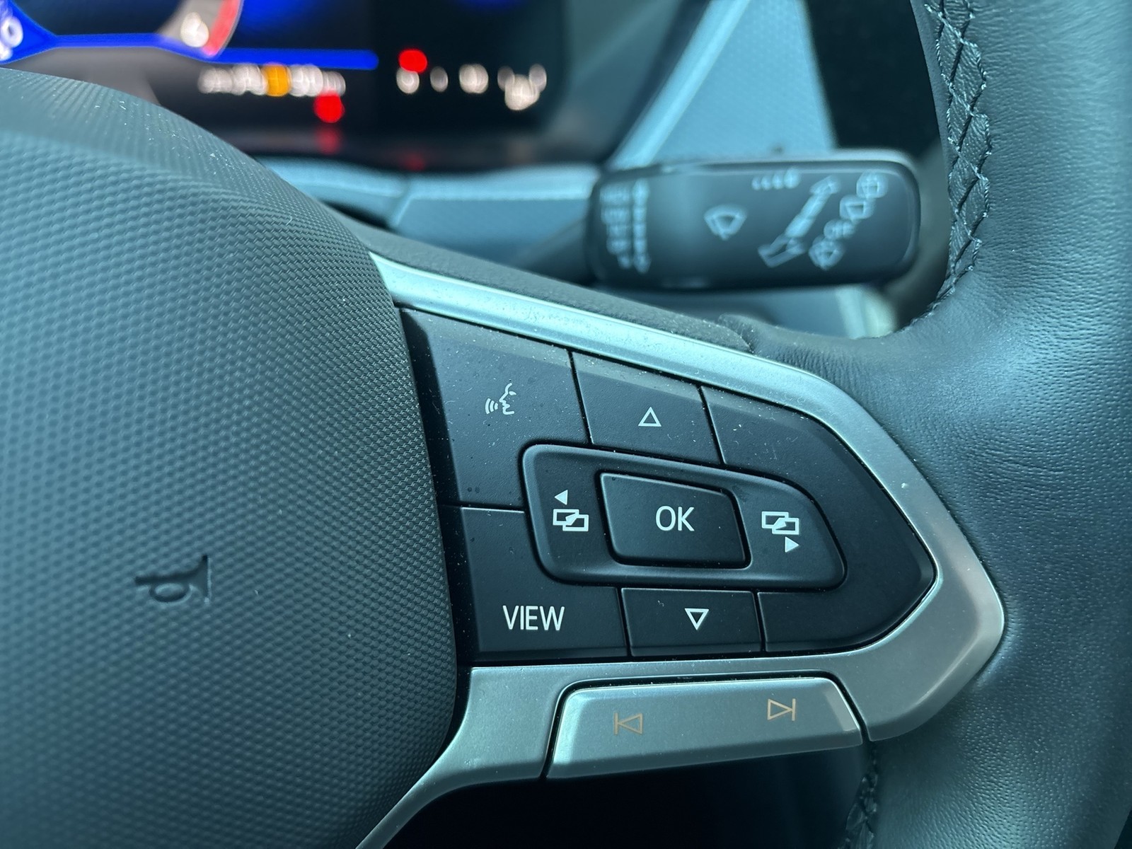 Volkswagen Touran 2.0 GOAL 7SITZE AHK CAM ACC EKLAPPE NAVI