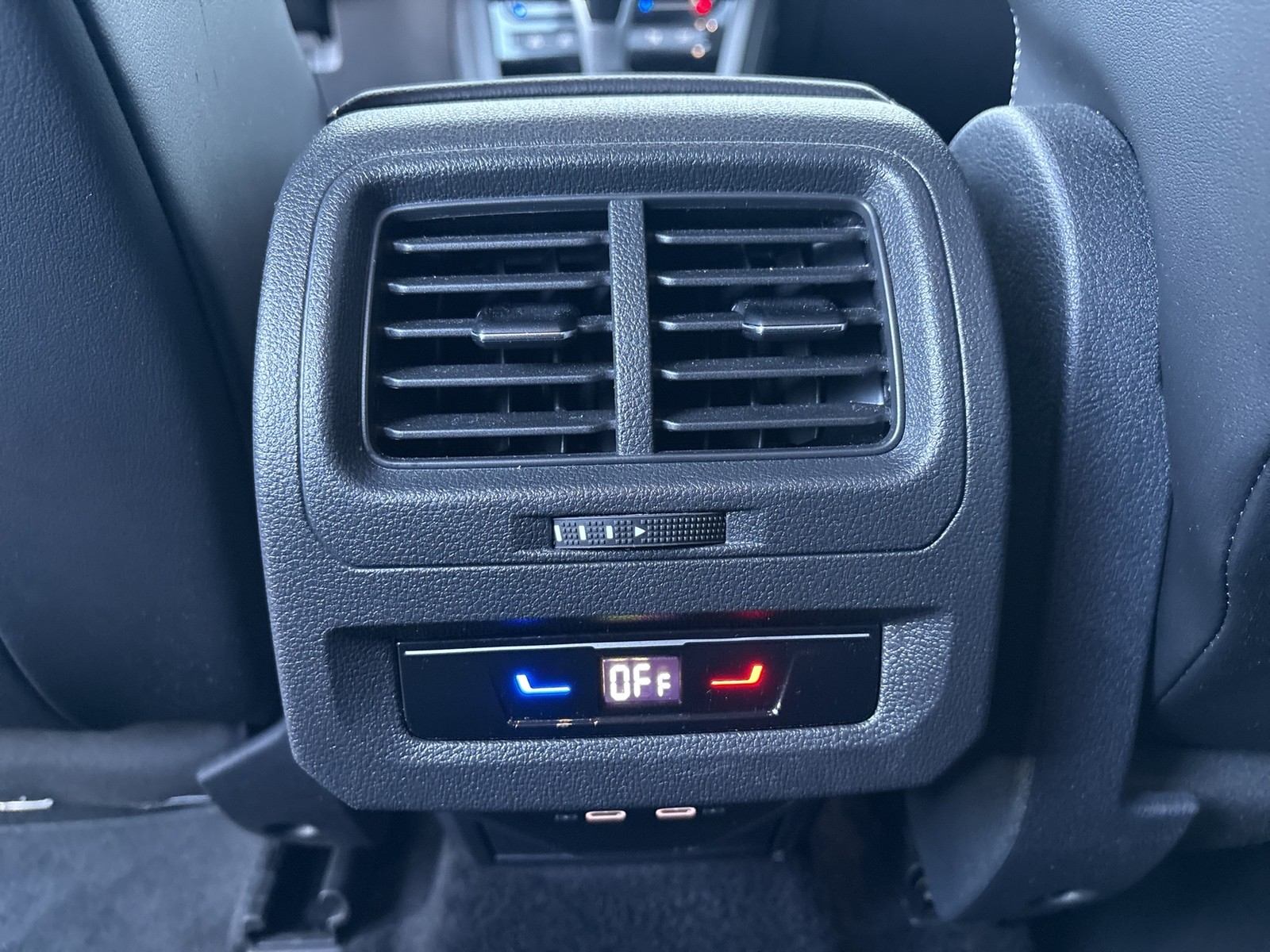 Volkswagen Touran 2.0 GOAL 7SITZE AHK CAM ACC EKLAPPE NAVI