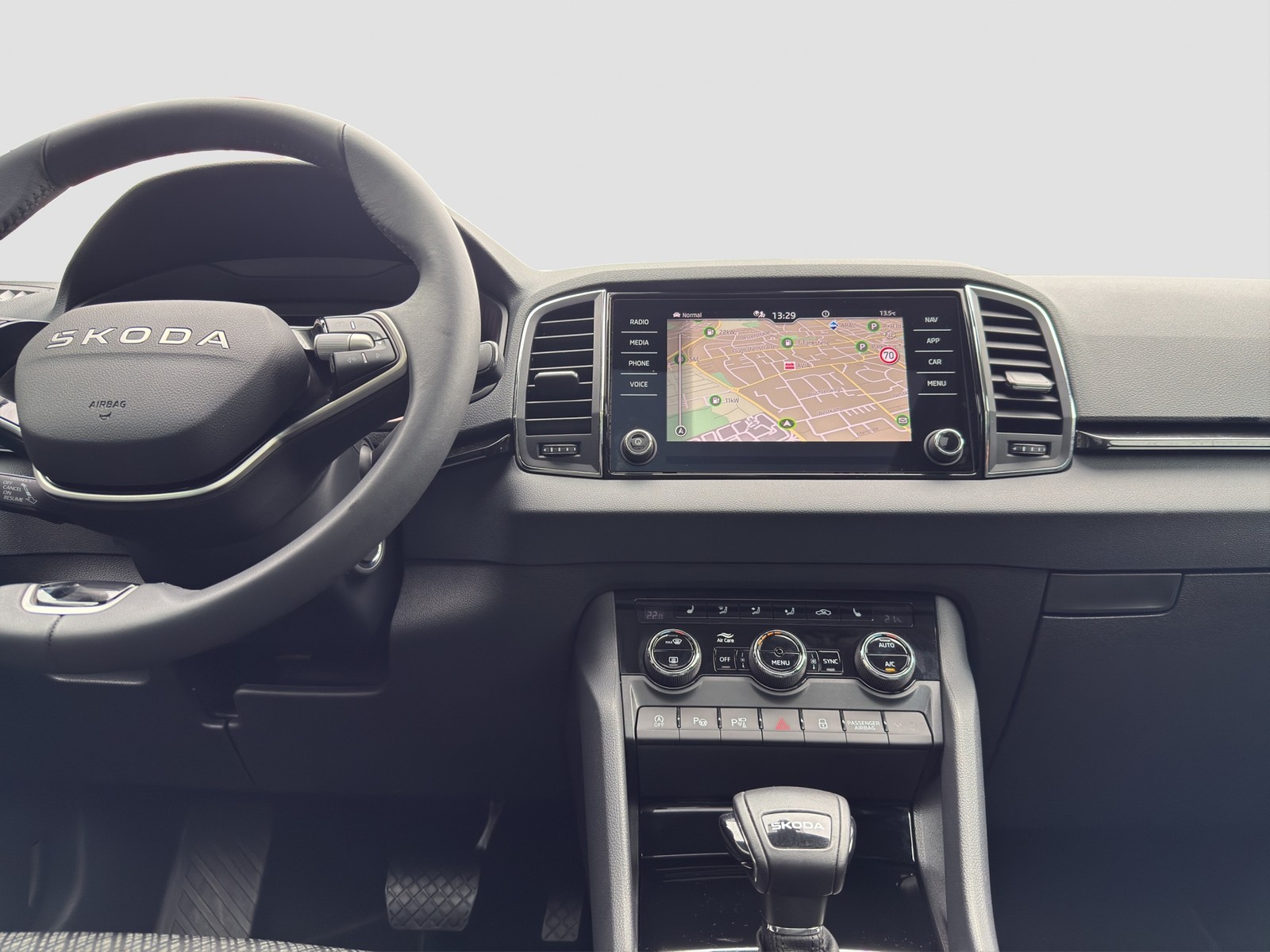 Skoda Karoq 1.5 TOUR PANO AHK 360°CAM ACC EKLAPPE NAVI