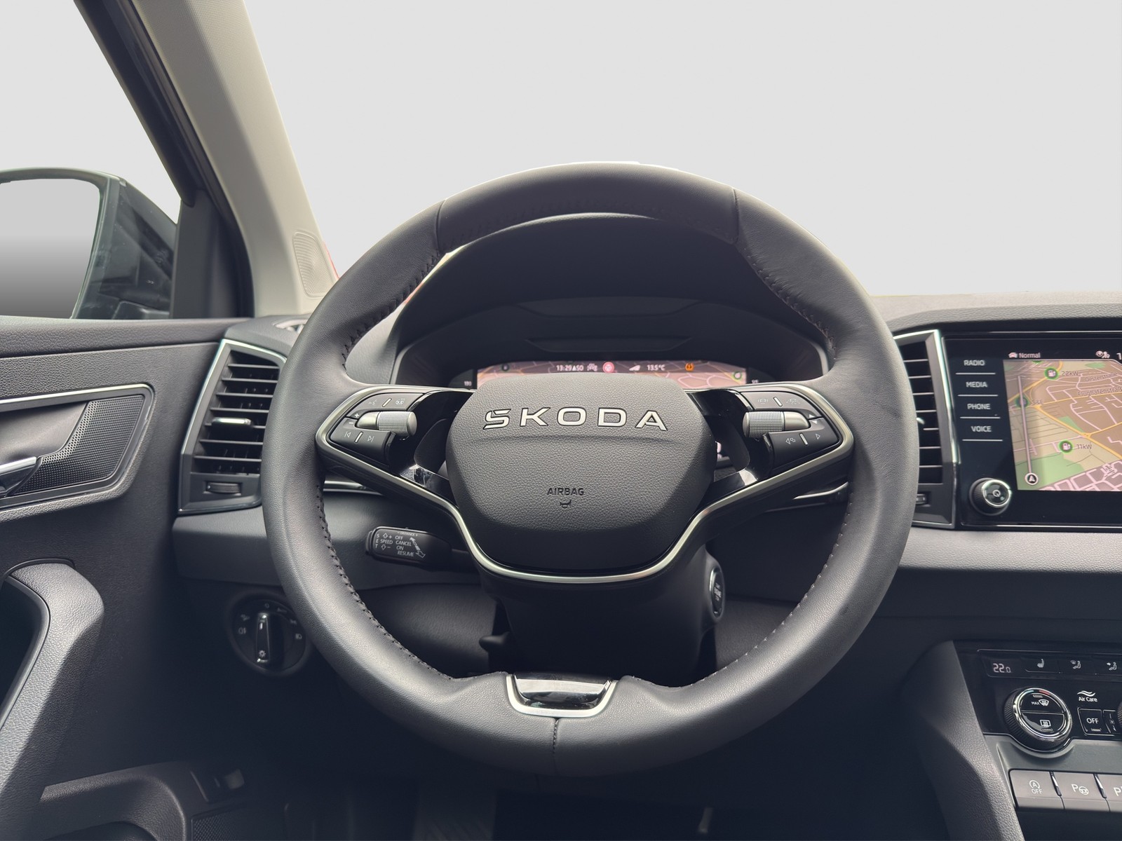 Skoda Karoq 1.5 TOUR PANO AHK 360°CAM ACC EKLAPPE NAVI