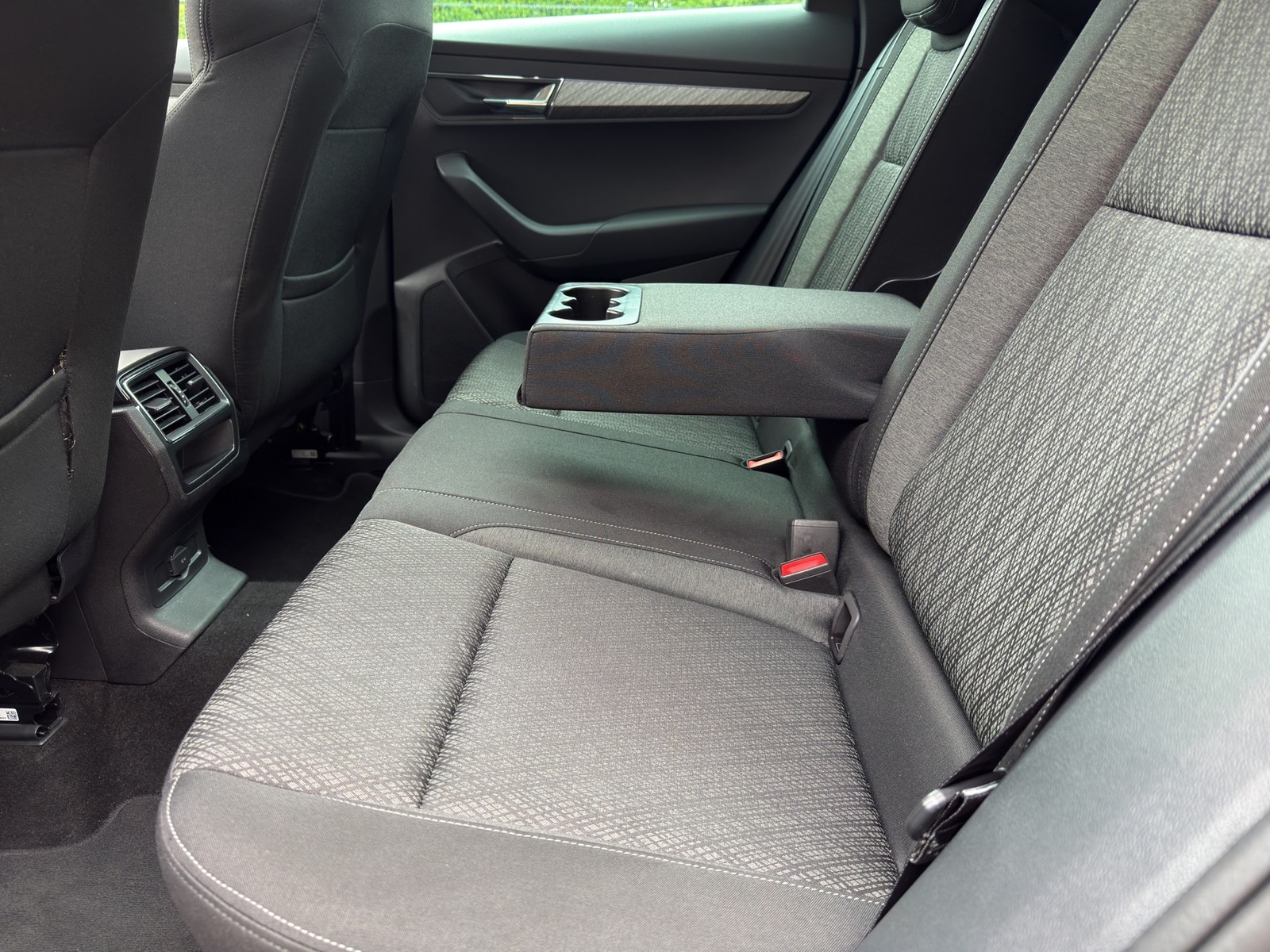 Skoda Karoq 1.5 TOUR PANO AHK 360°CAM ACC EKLAPPE NAVI