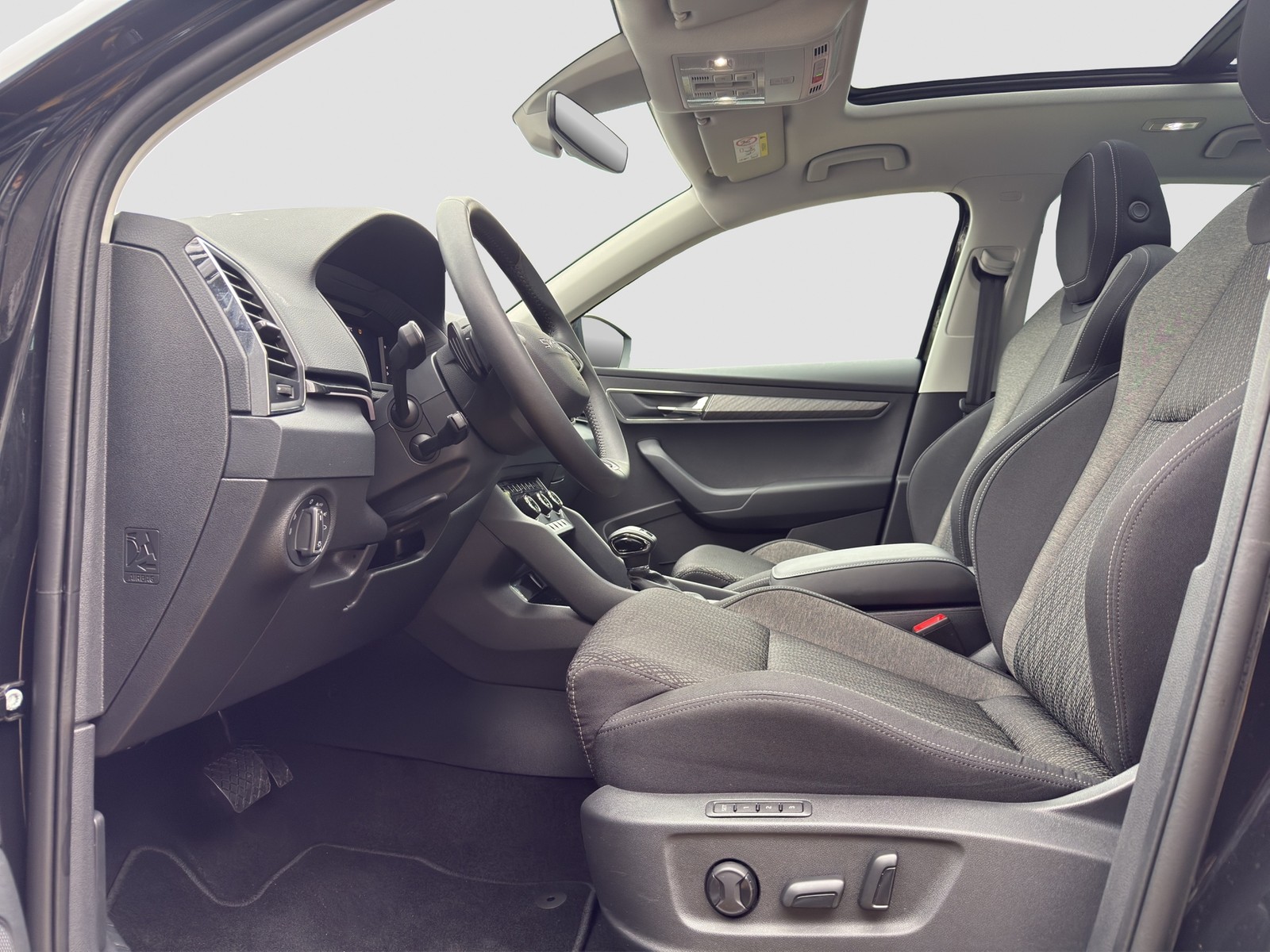 Skoda Karoq 1.5 TOUR PANO AHK 360°CAM ACC EKLAPPE NAVI