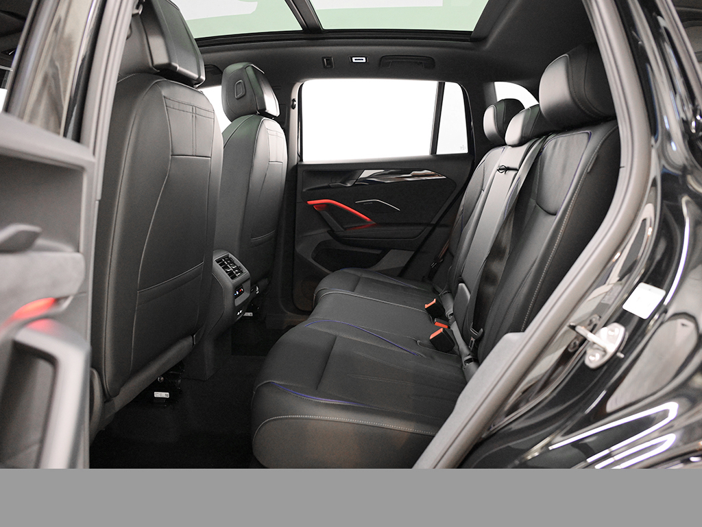 Volkswagen Tiguan 2.0 R-LINE BLACK STYLE 4X4 LEDER PANO AHK