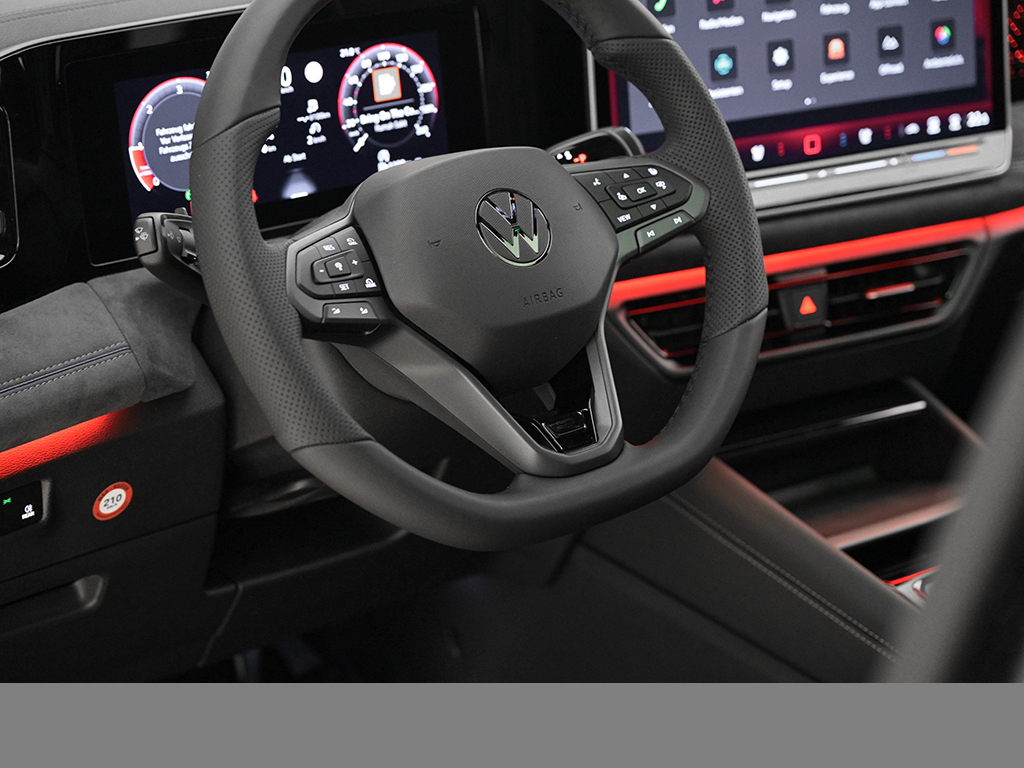 Volkswagen Tiguan 2.0 R-LINE BLACK STYLE 4X4 LEDER PANO AHK