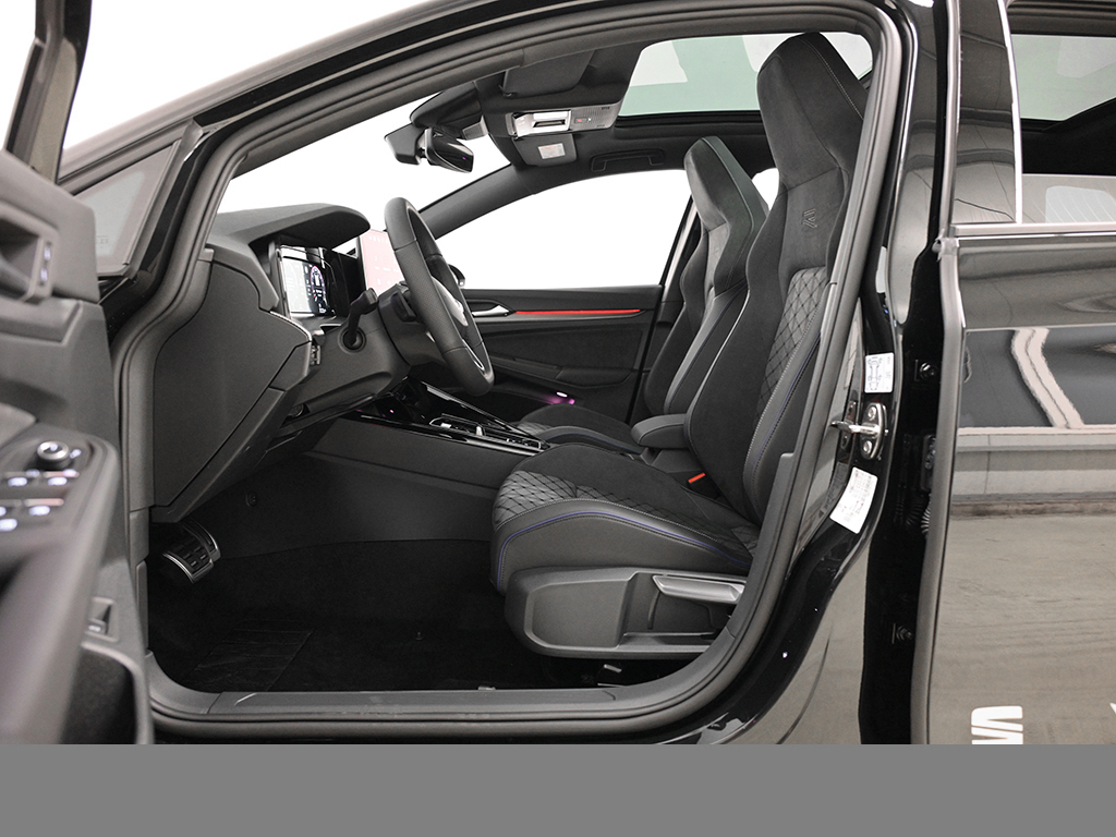 Volkswagen Golf Variant VIII 2.0 R-LINE BLACKSTYLE PANO CAM