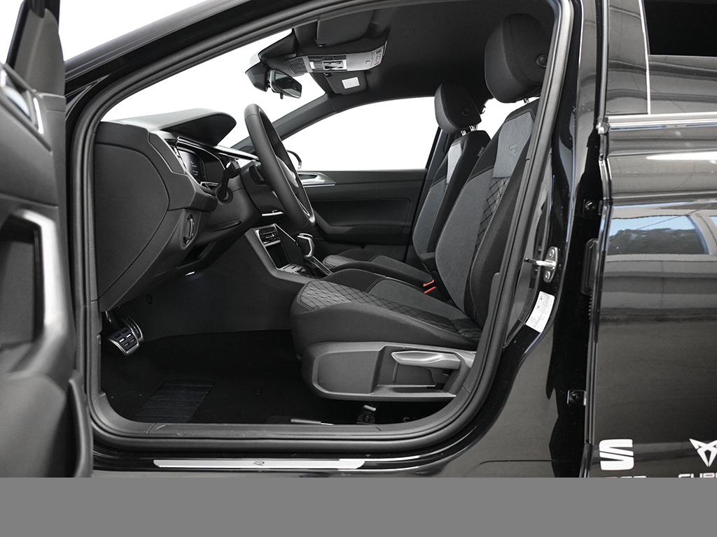 Volkswagen Taigo 1.0 R-LINE BLACK STYLE CAM ACC LM18 MATRIX