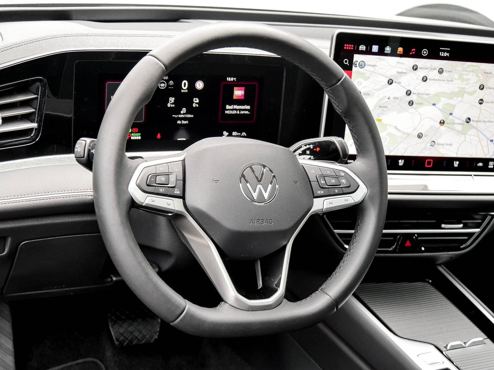 Volkswagen Passat Variant 1.5 HYBRID ELEGANCE PANO AHK LM18