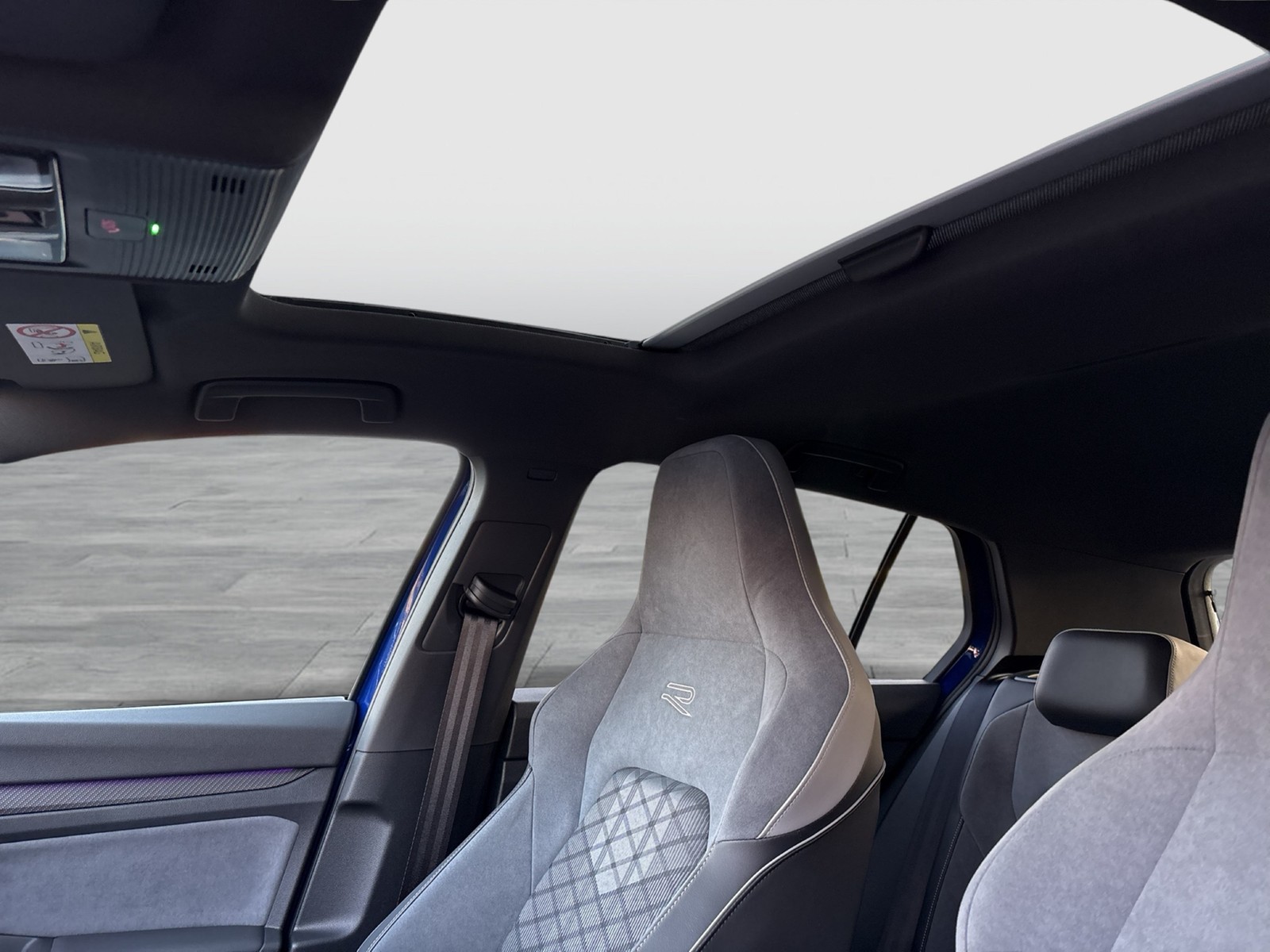 Volkswagen Golf VIII1.5 R-LINE BLACKSTYLE PANO HARMANKARDON