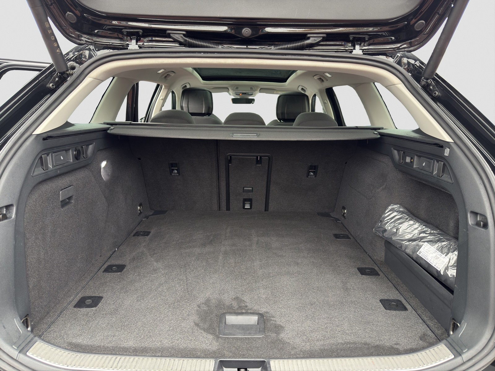 Skoda Superb Combi 2.0 SELECTION 4X4 PANO AHK CAM NAVI