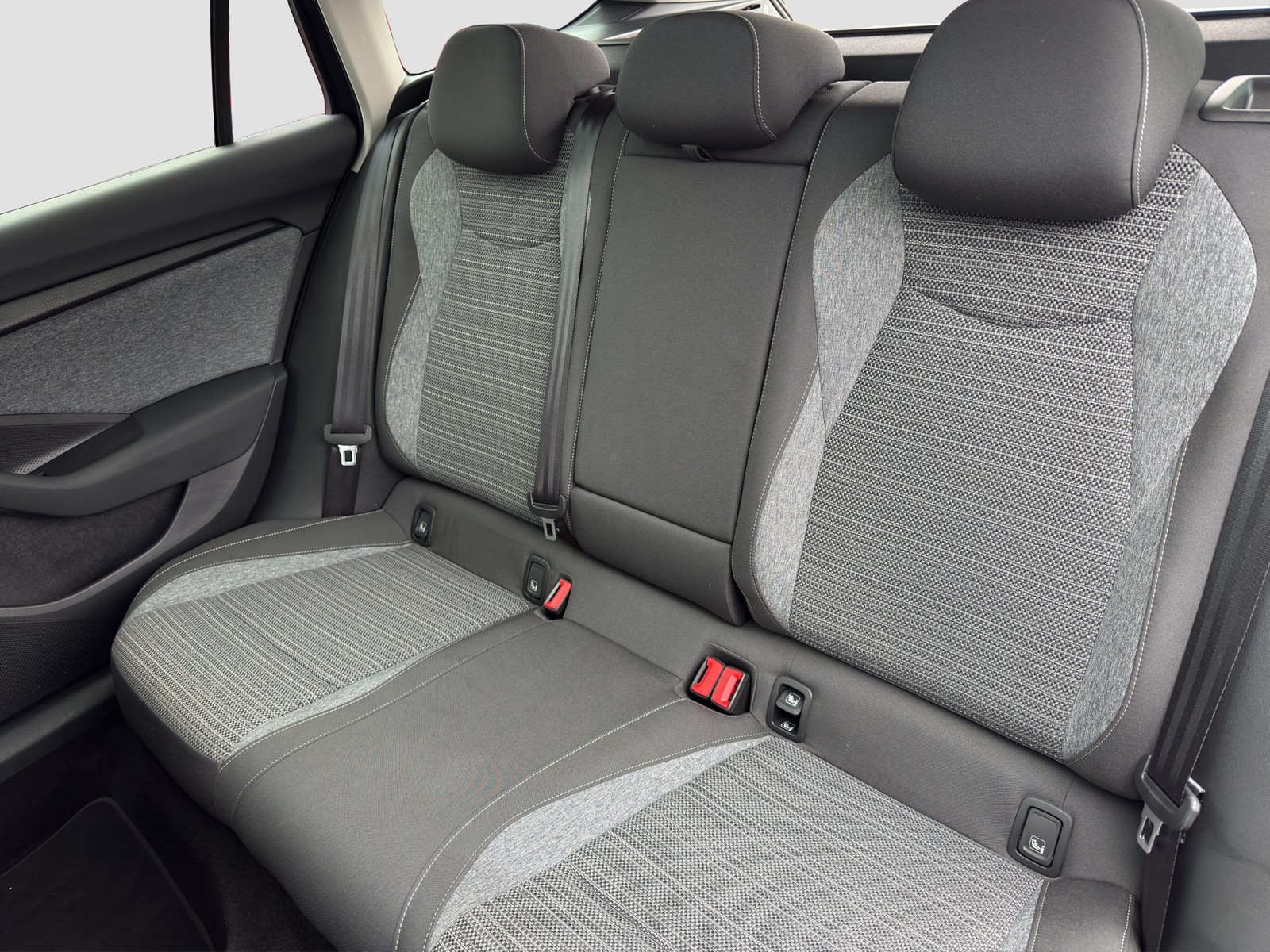 Skoda Superb Combi 2.0 SELECTION 4X4 PANO AHK CAM NAVI