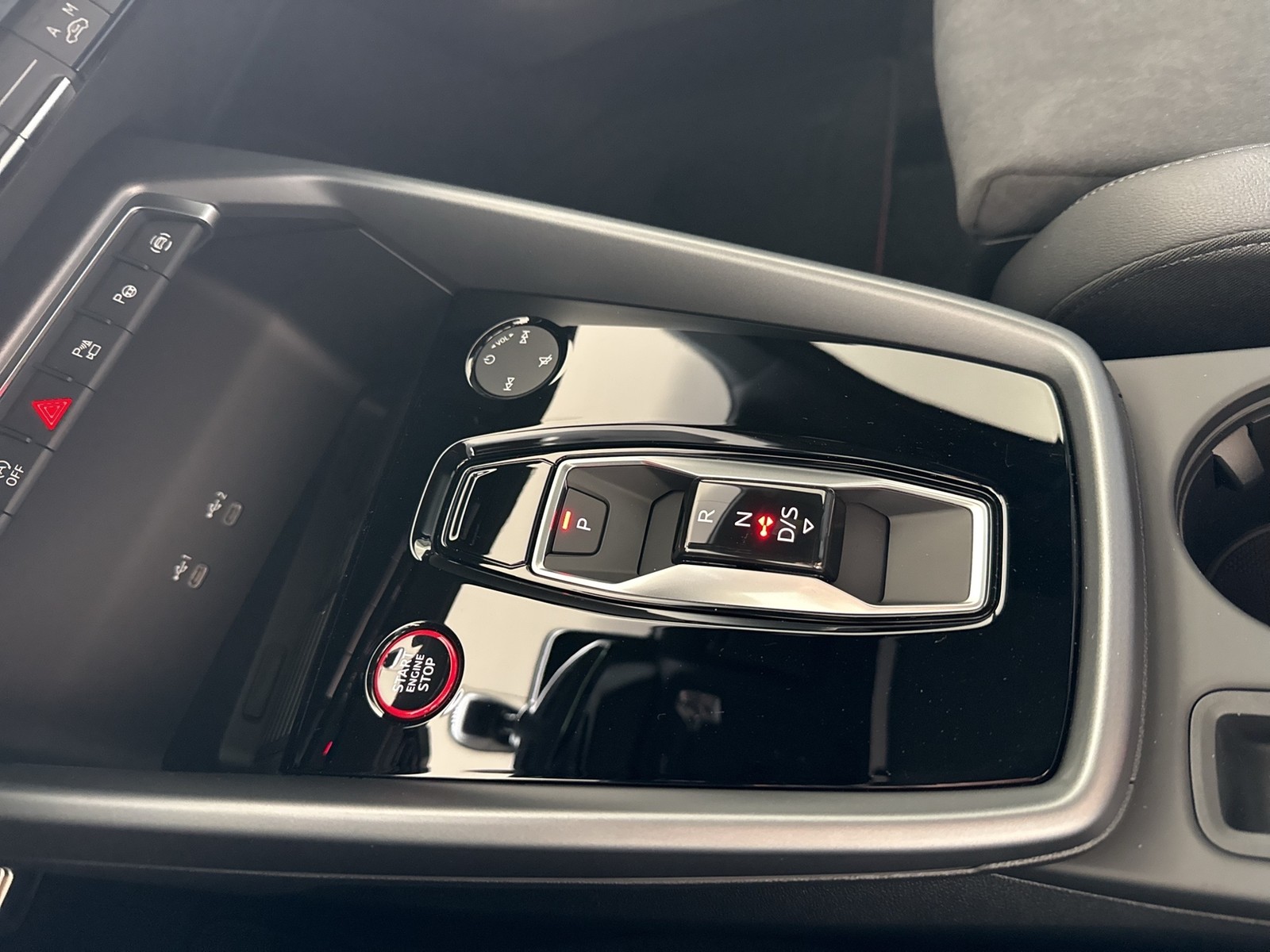 Audi RS3 Sportback quattro SPORTABGASANLAGE PANO LM19