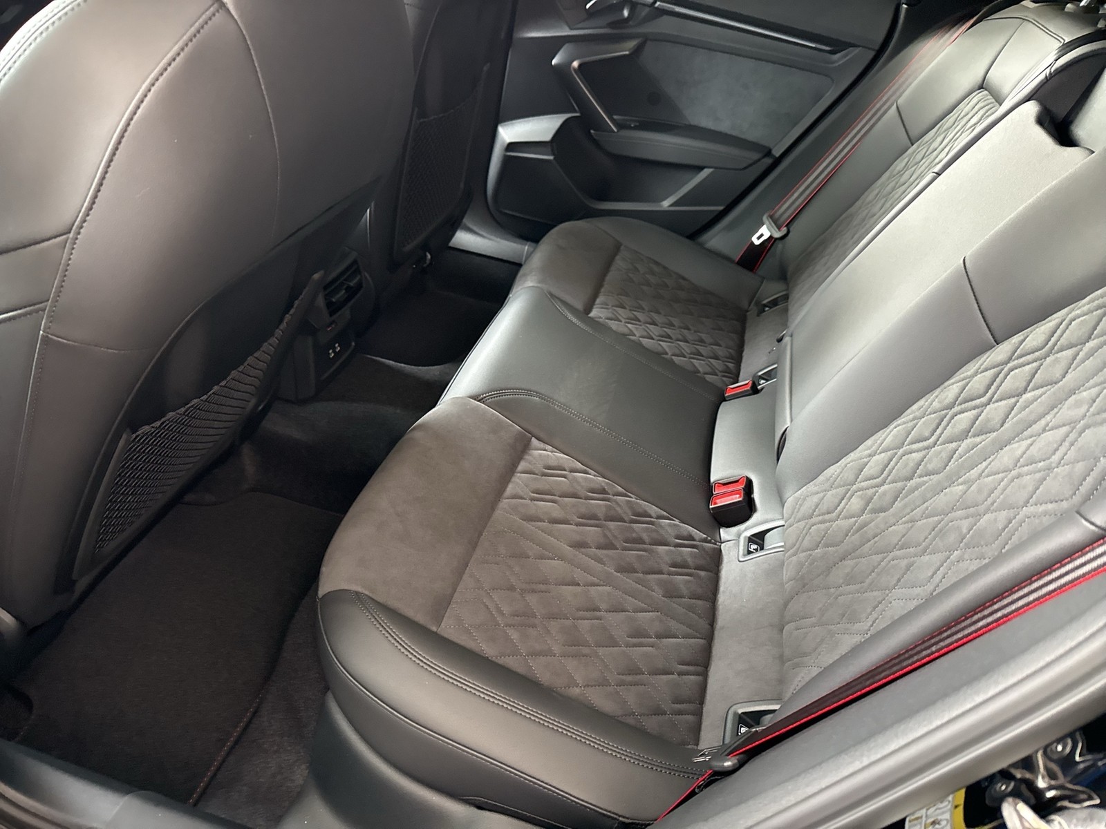 Audi RS3 Sportback quattro SPORTABGASANLAGE PANO LM19