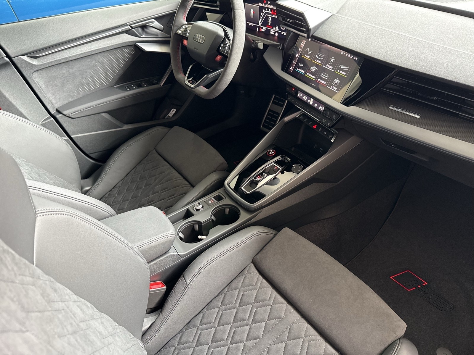 Audi RS3 Sportback quattro SPORTABGASANLAGE PANO LM19