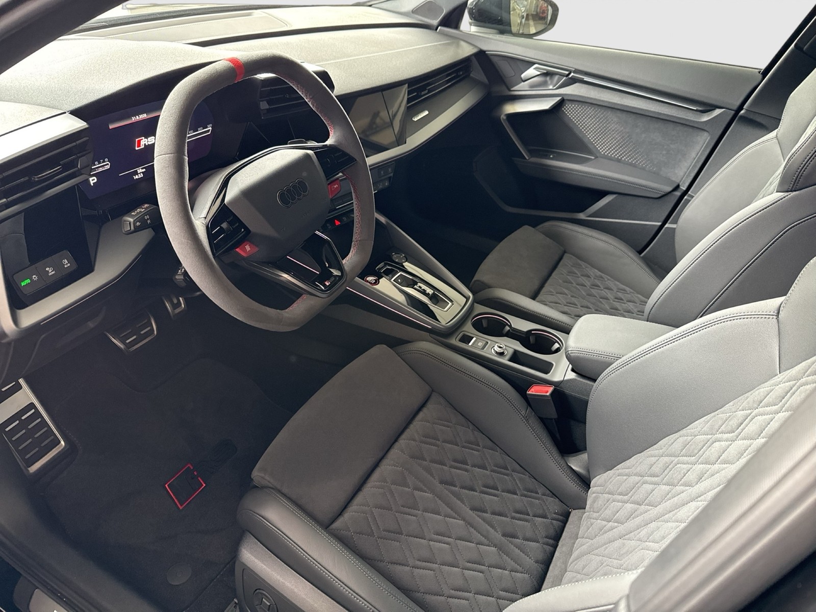 Audi RS3 Sportback quattro SPORTABGASANLAGE PANO LM19