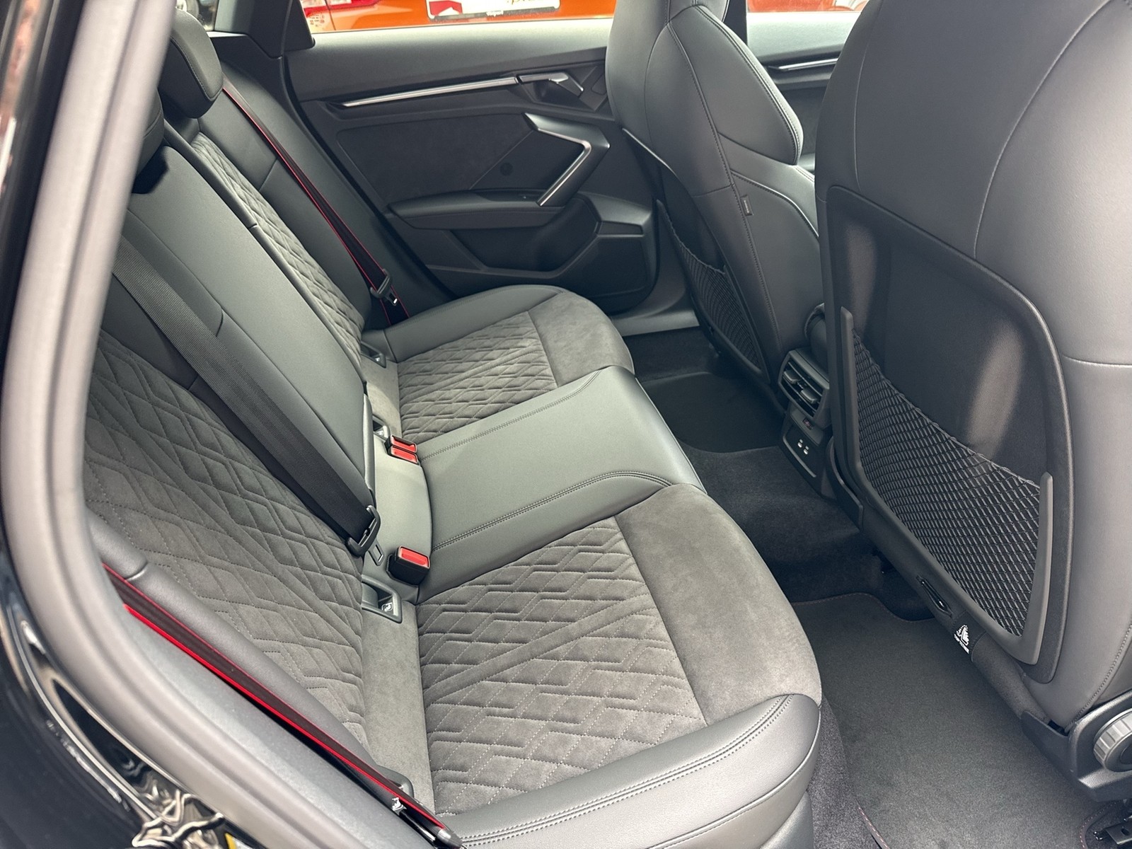 Audi RS3 Sportback quattro SPORTABGASANLAGE PANO LM19