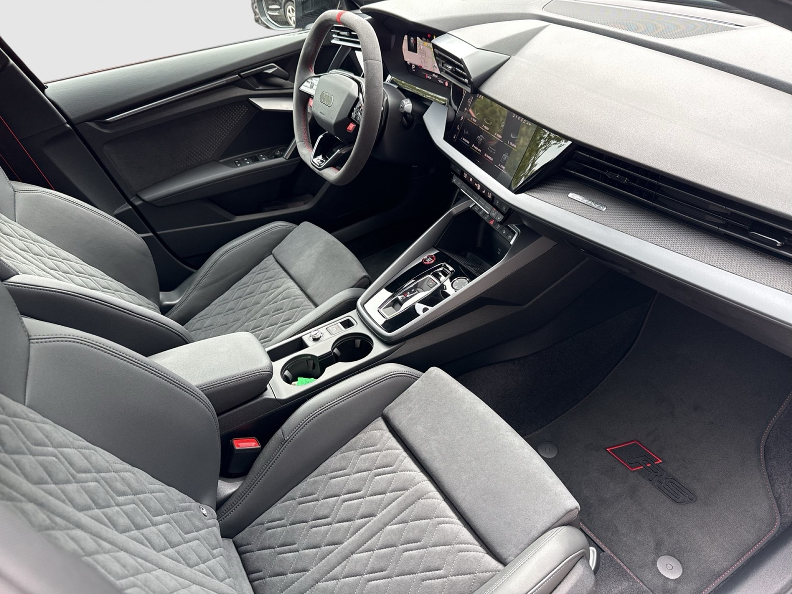 Audi RS3 Sportback quattro SPORTABGASANLAGE PANO LM19