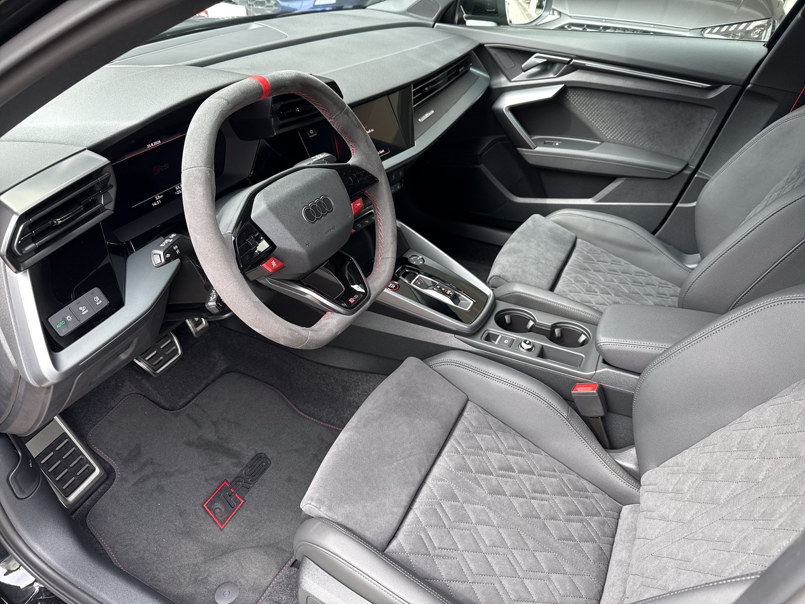 Audi RS3 Sportback quattro SPORTABGASANLAGE PANO LM19