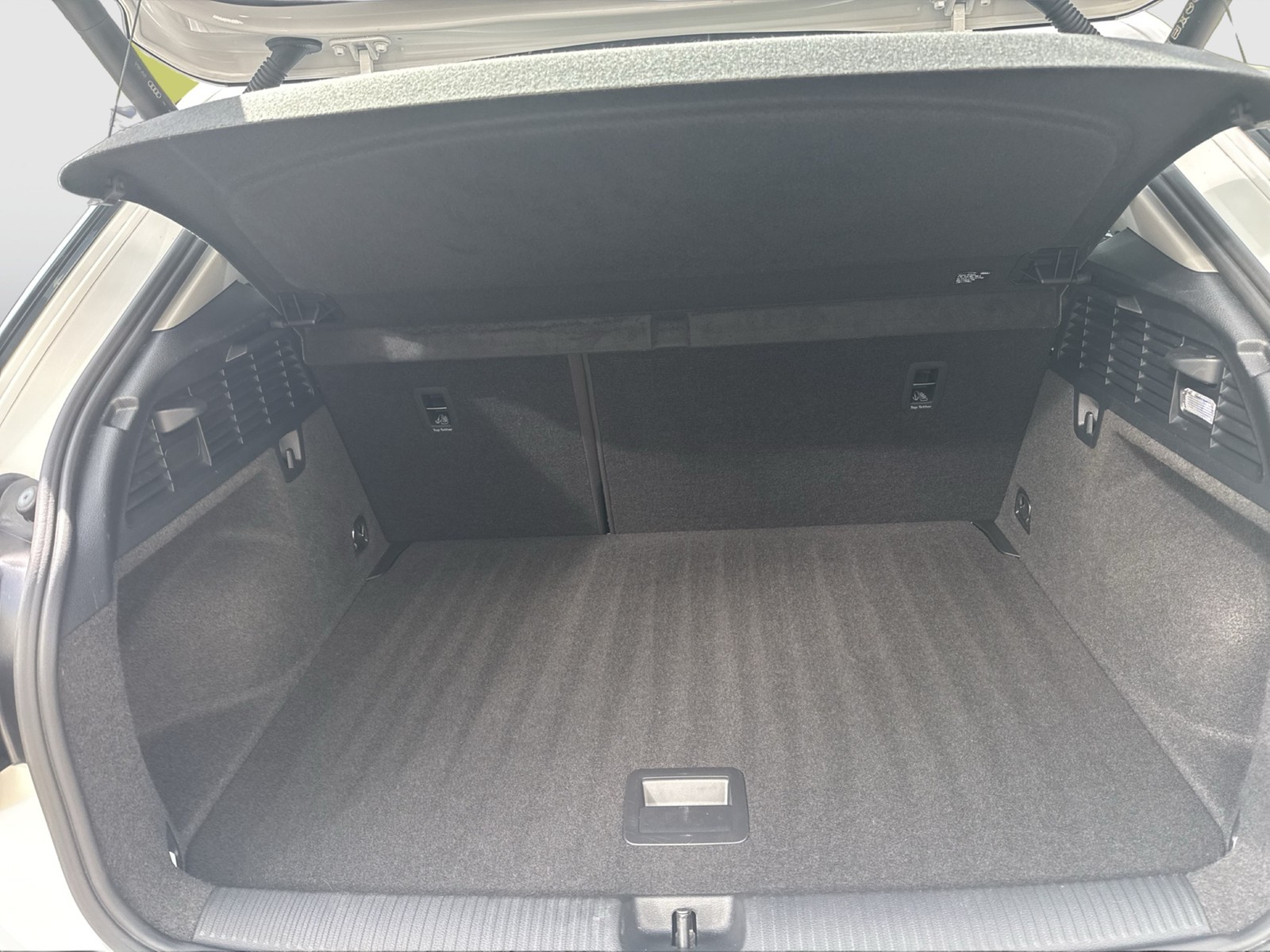 Audi Q2 35 advanced KAMERA eKLAPPE NAVI+ ALU17 SITZH.