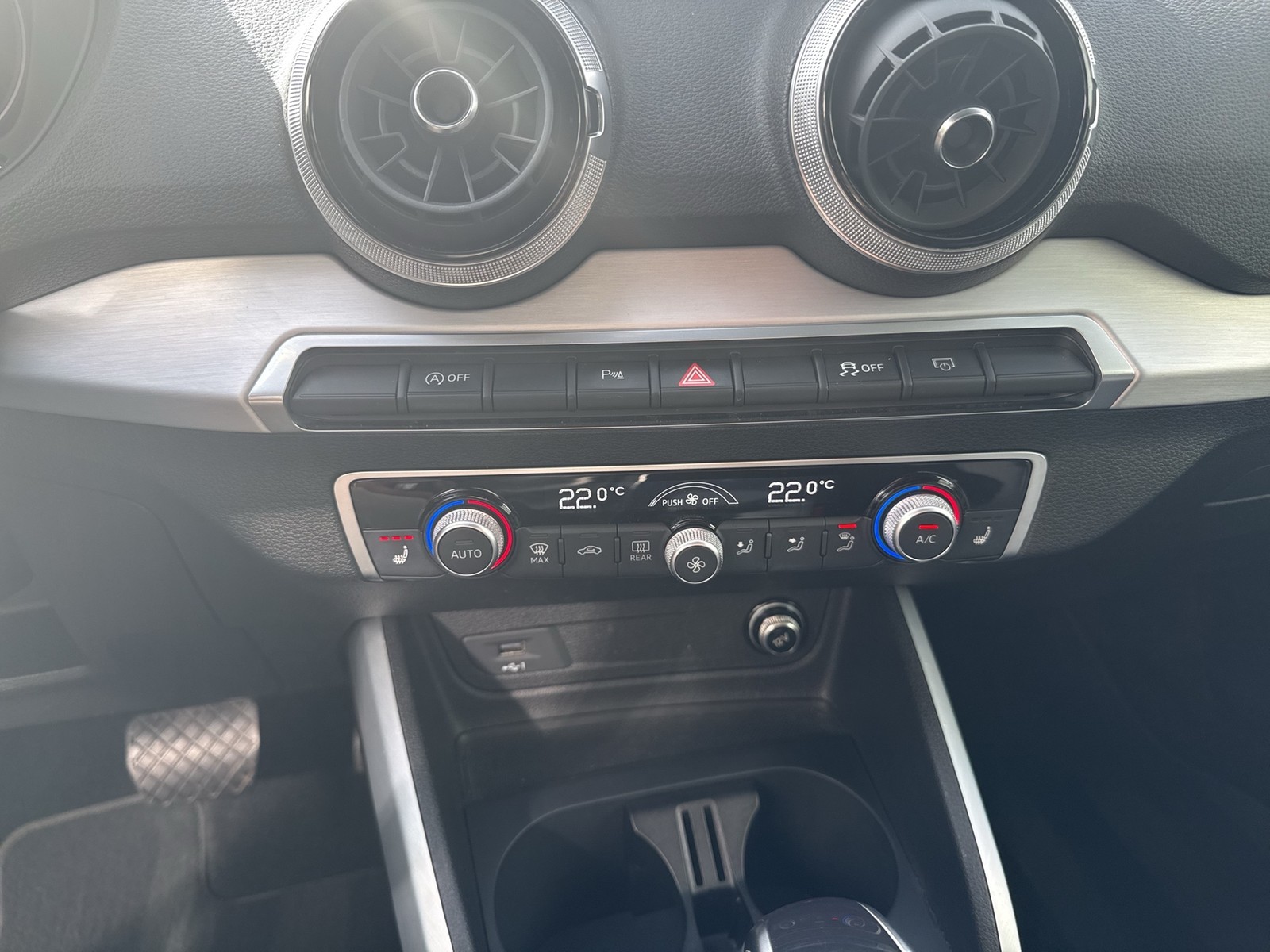 Audi Q2 35 advanced KAMERA eKLAPPE NAVI+ ALU17 SITZH.