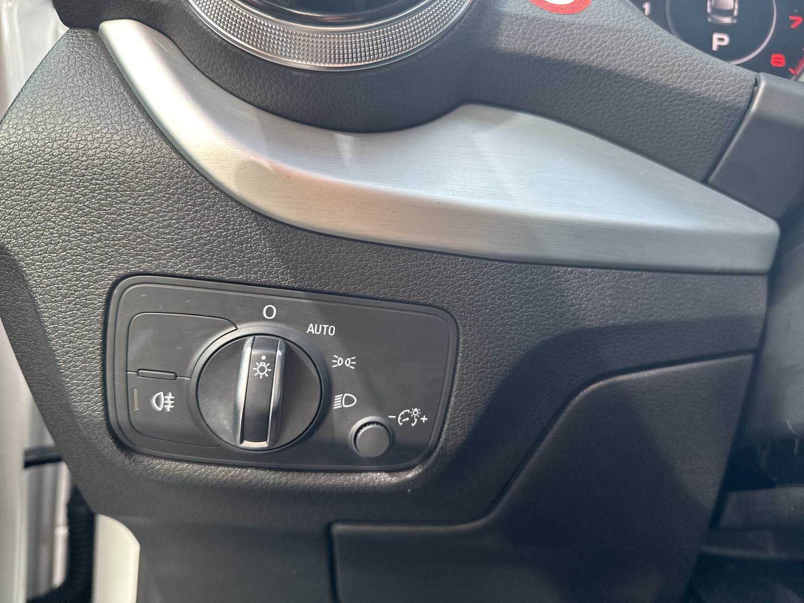 Audi Q2 35 advanced KAMERA eKLAPPE NAVI+ ALU17 SITZH.