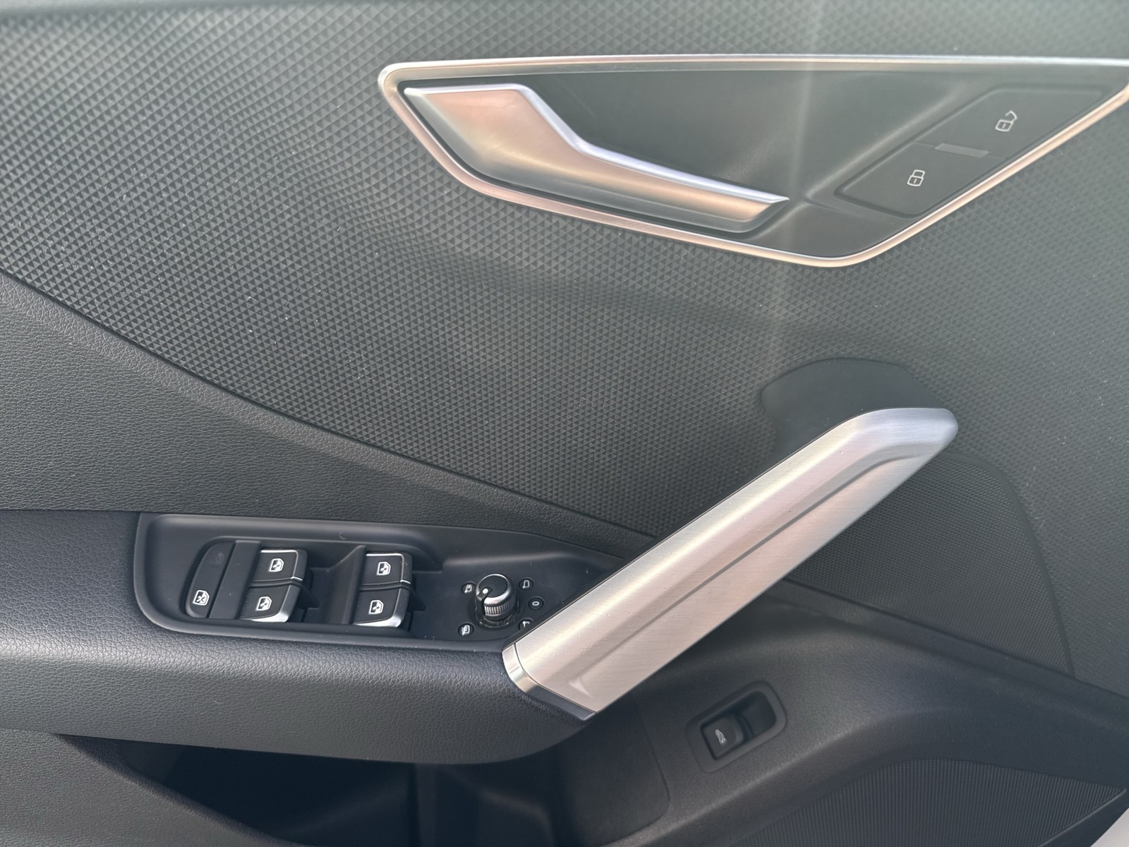 Audi Q2 35 advanced KAMERA eKLAPPE NAVI+ ALU17 SITZH.