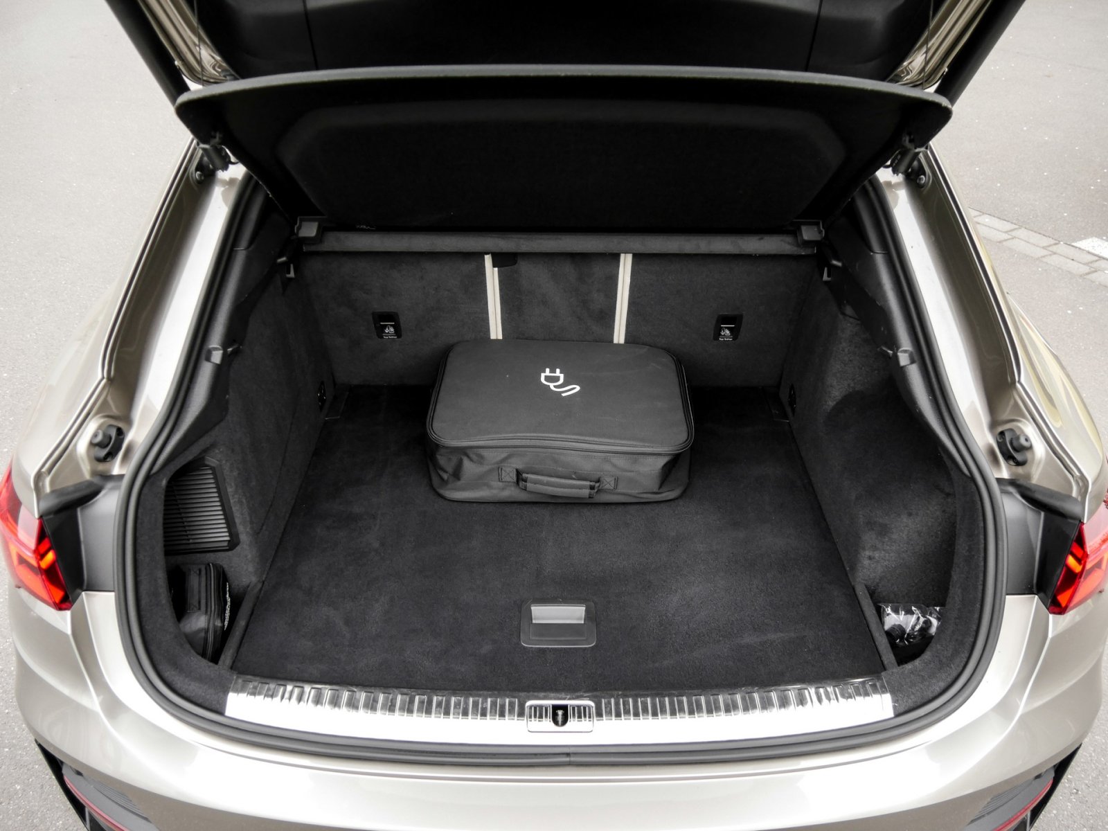 Audi Q3 Sportback 45 HYBRID S LINE BLACKPAK PANO LM19