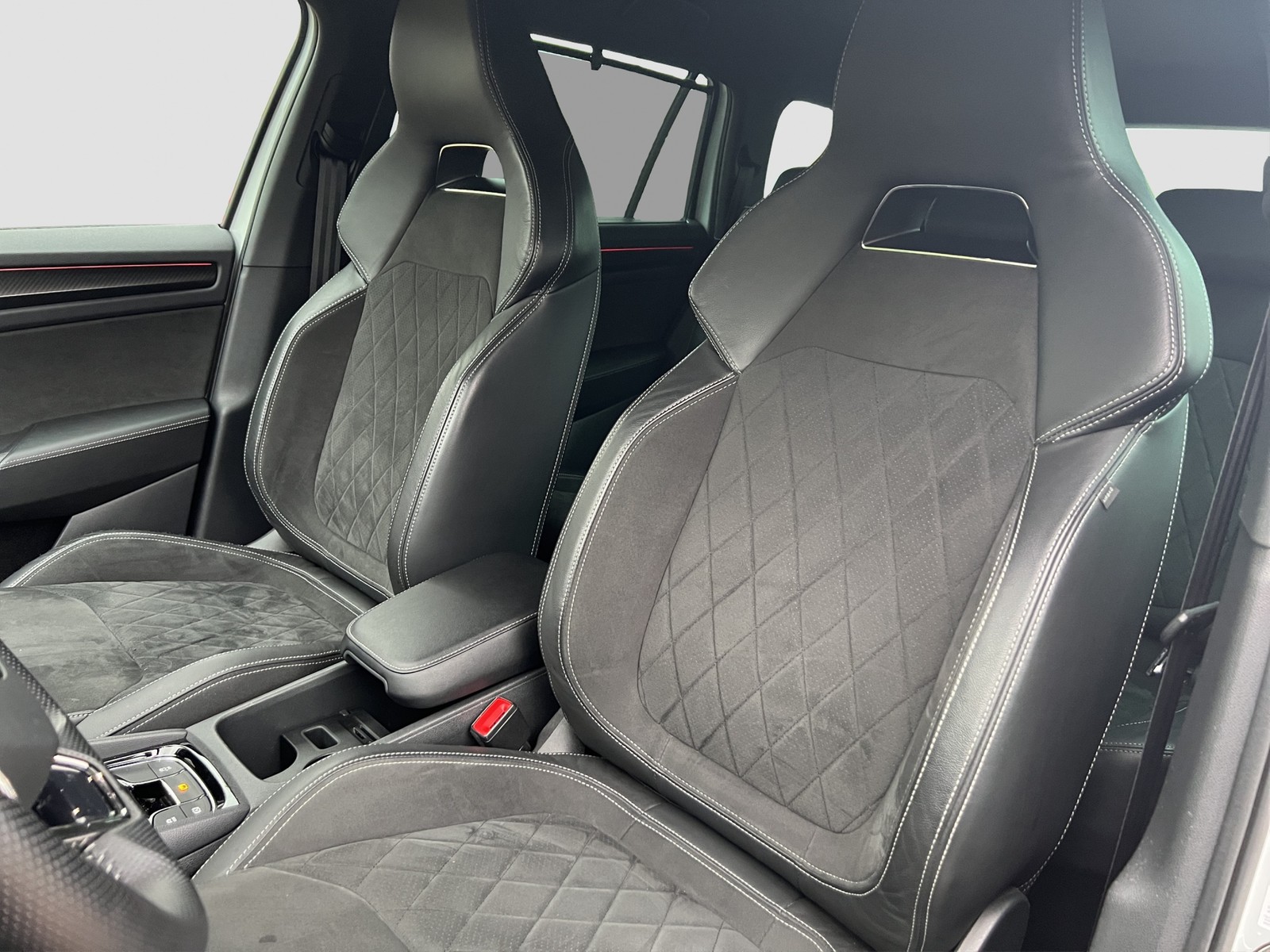 Skoda Kodiaq 2.0 SPORTLINE 7SITZE AHK CAM ACC LM19