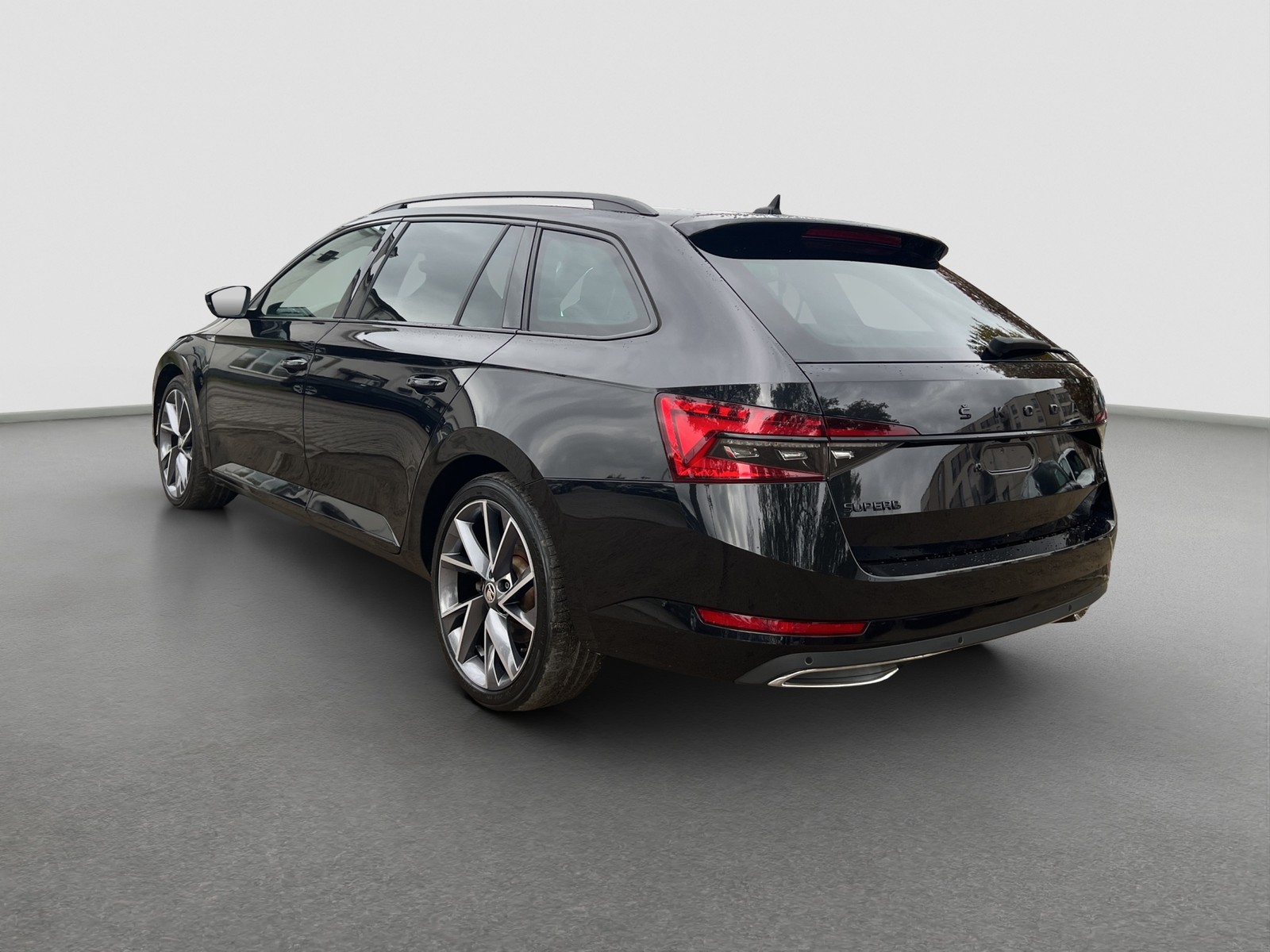 Skoda Superb Combi 1.4 iV SPORTLINE PANO AHK CAM LM19