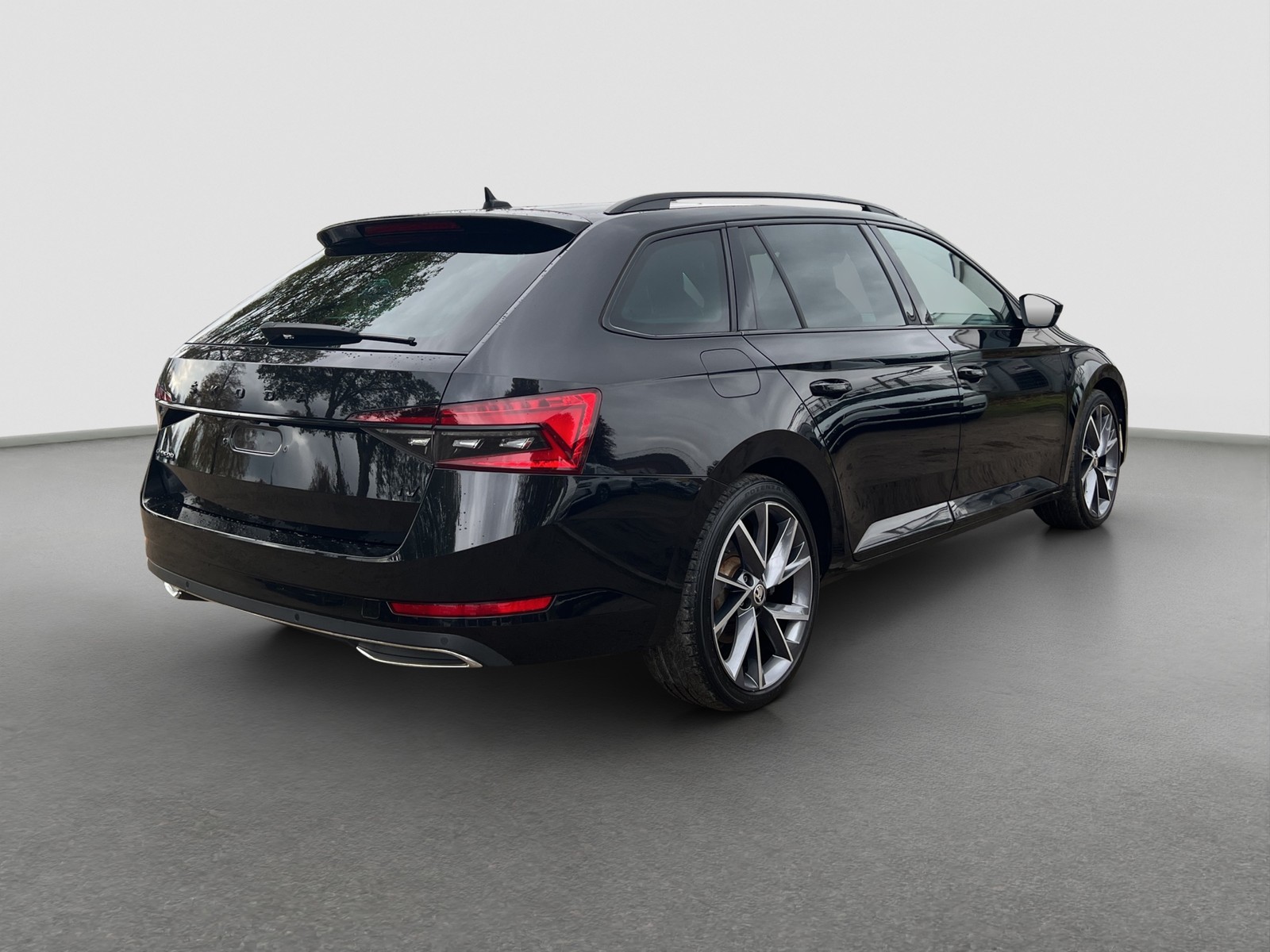 Skoda Superb Combi 1.4 iV SPORTLINE PANO AHK CAM LM19