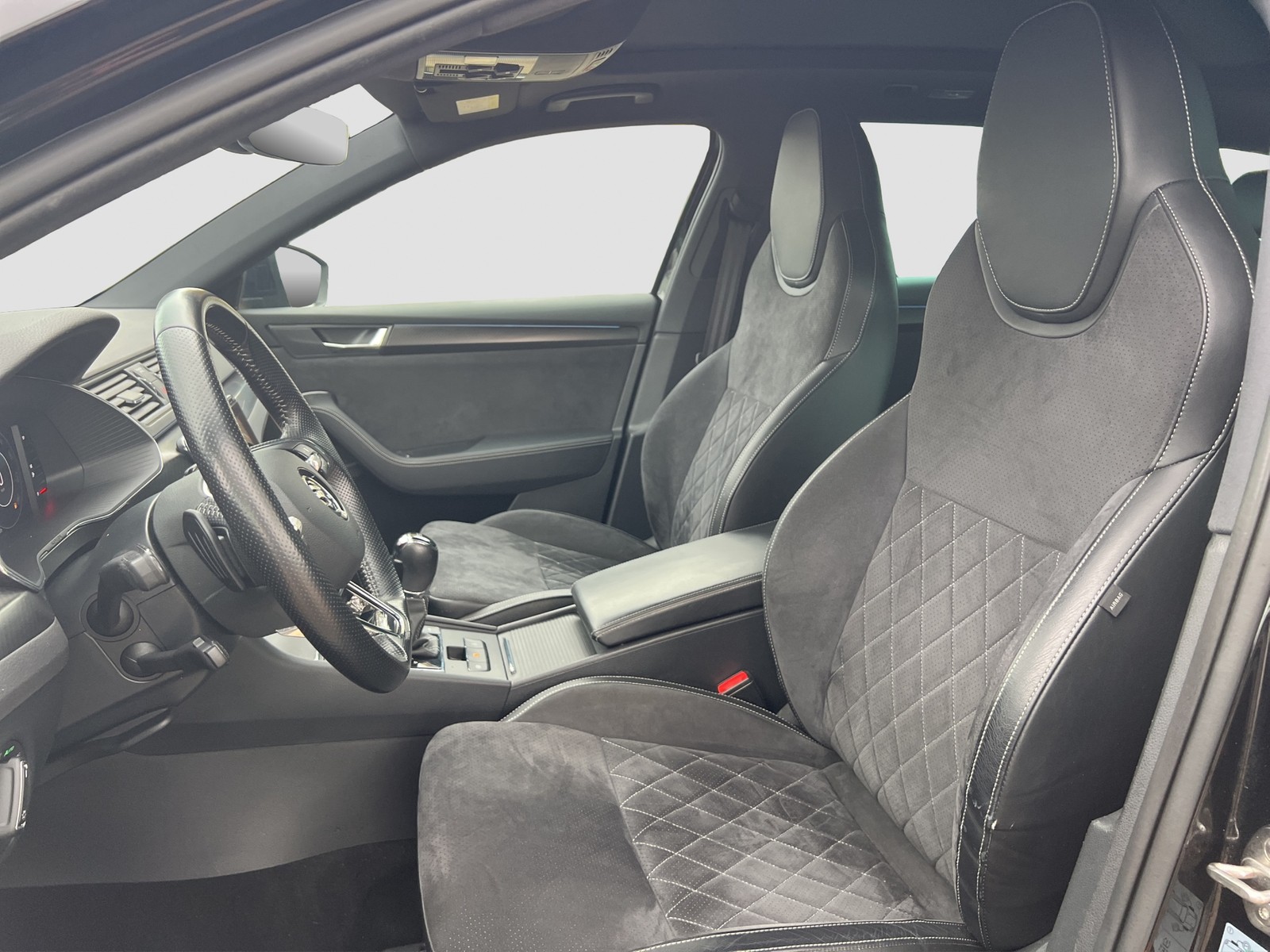 Skoda Superb Combi 1.4 iV SPORTLINE PANO AHK CAM LM19