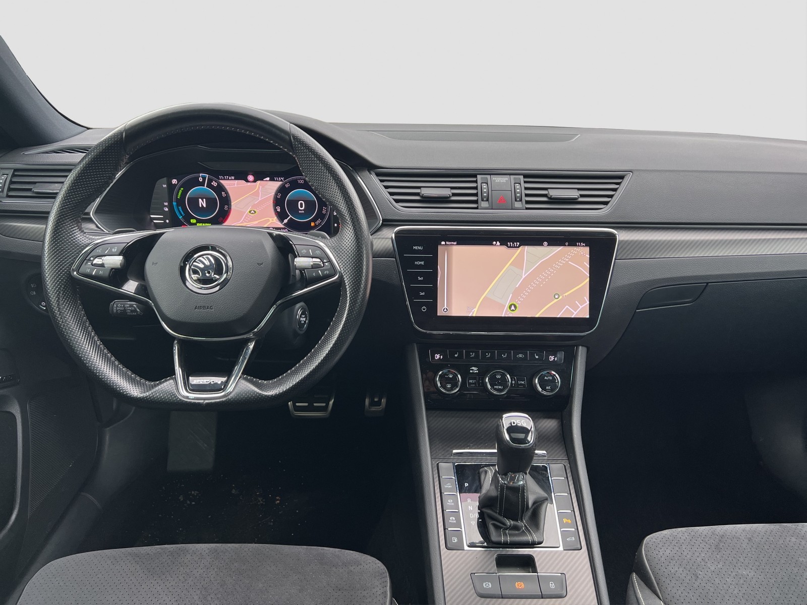 Skoda Superb Combi 1.4 iV SPORTLINE PANO AHK CAM LM19