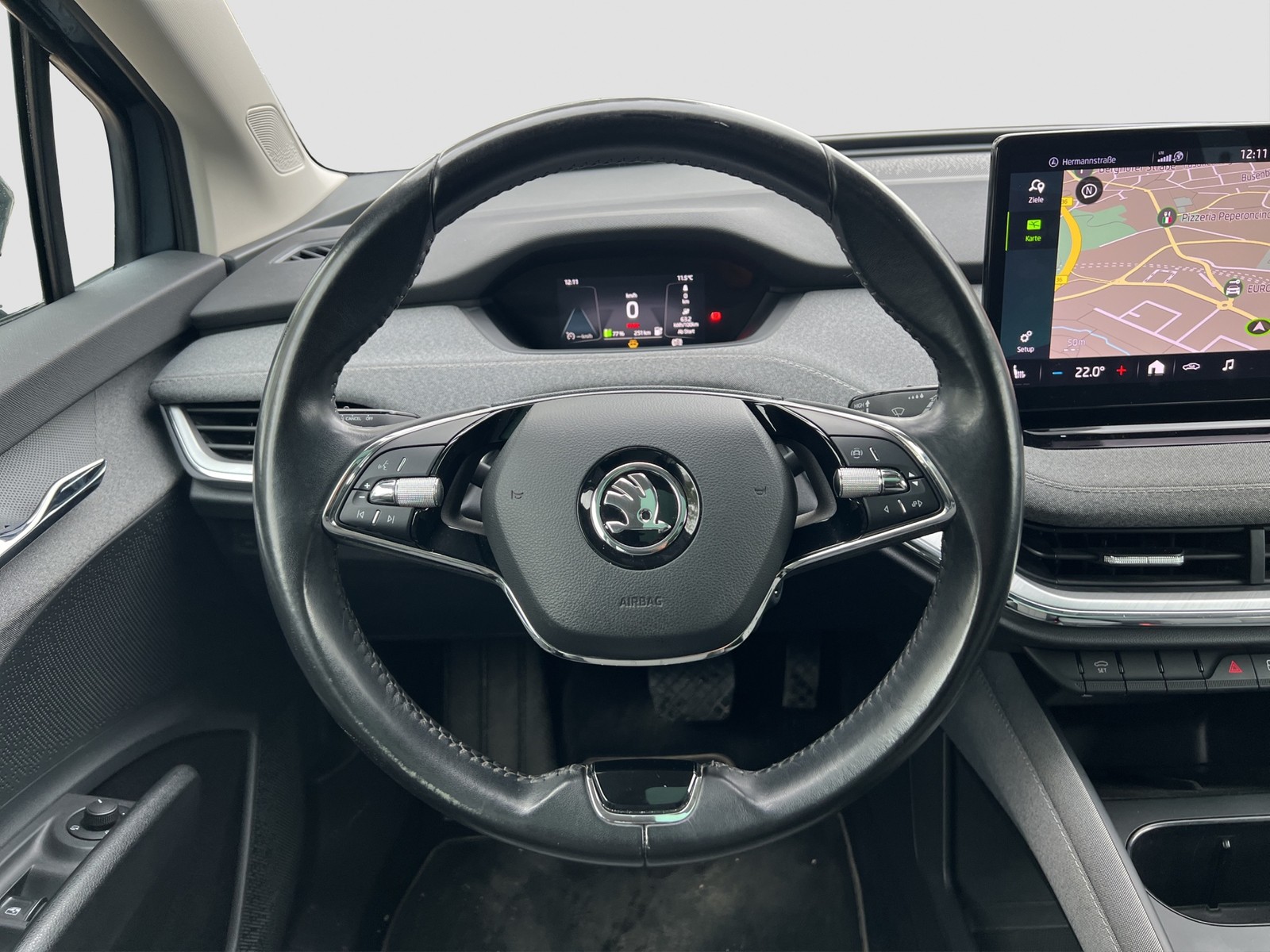 Skoda Enyaq 60 LOFT WÄRMEPUMPE PANO AHK LM19 NAVI