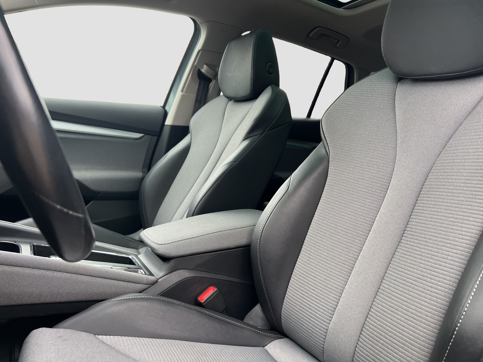 Skoda Enyaq 60 LOFT WÄRMEPUMPE PANO AHK LM19 NAVI