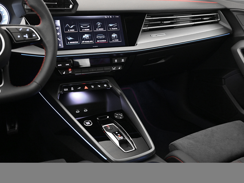 Audi A3 Sportback TFSI e S tronic S Line KlimatisierungspaketPlus+Dachreling+AudiSoundsystem