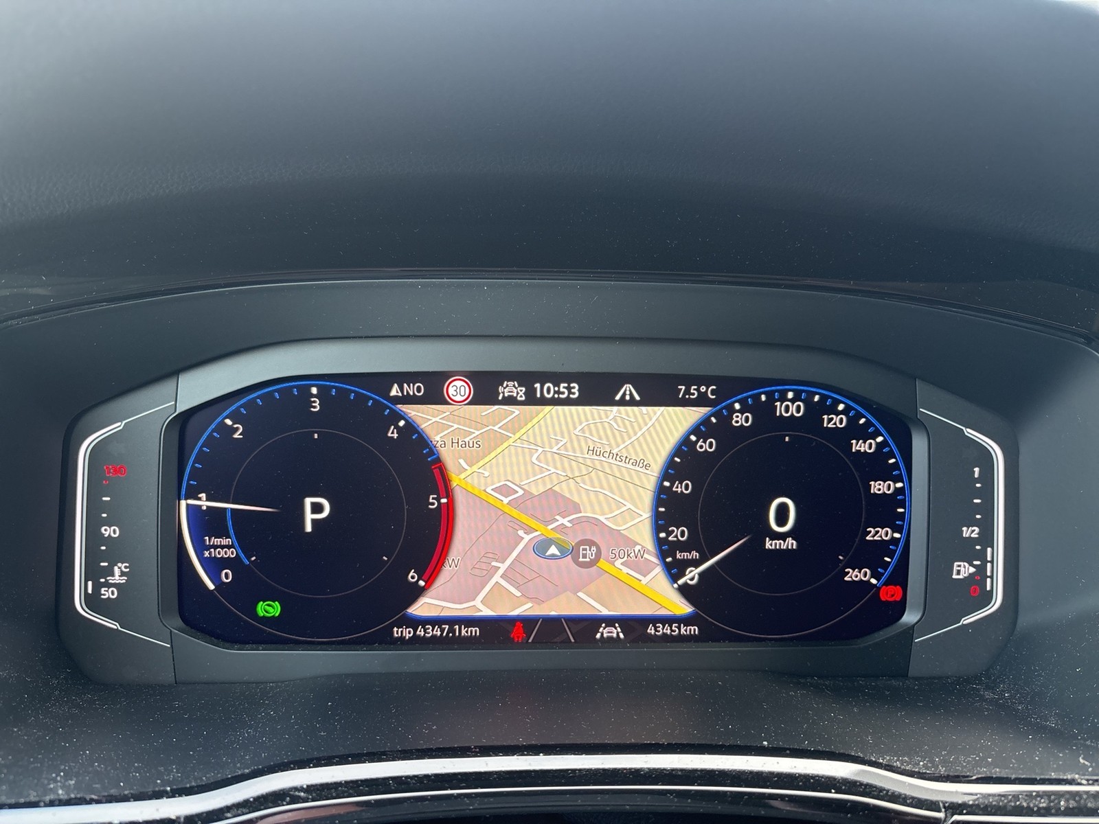 Volkswagen Touran 2.0 HIGHLINE AHK ACC LM17 NAVI CARPLAY