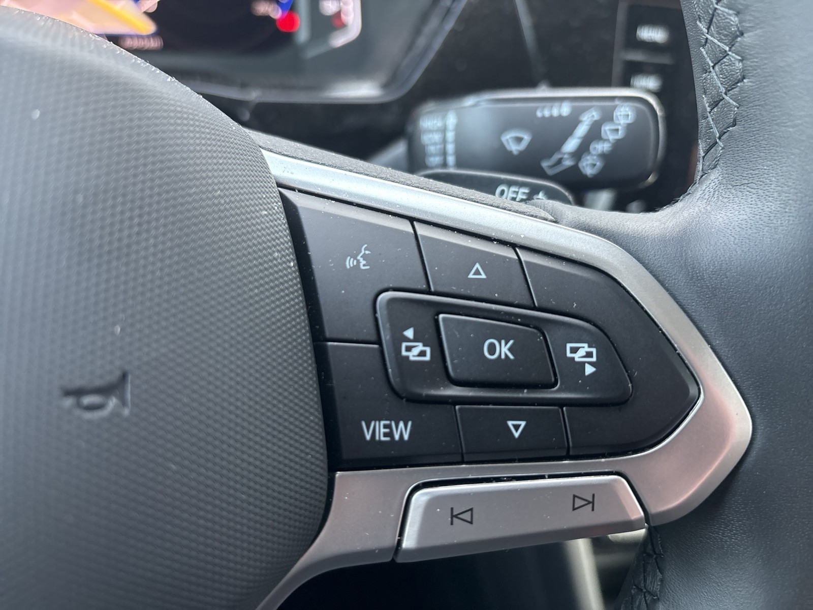 Volkswagen Touran 2.0 HIGHLINE AHK ACC LM17 NAVI CARPLAY