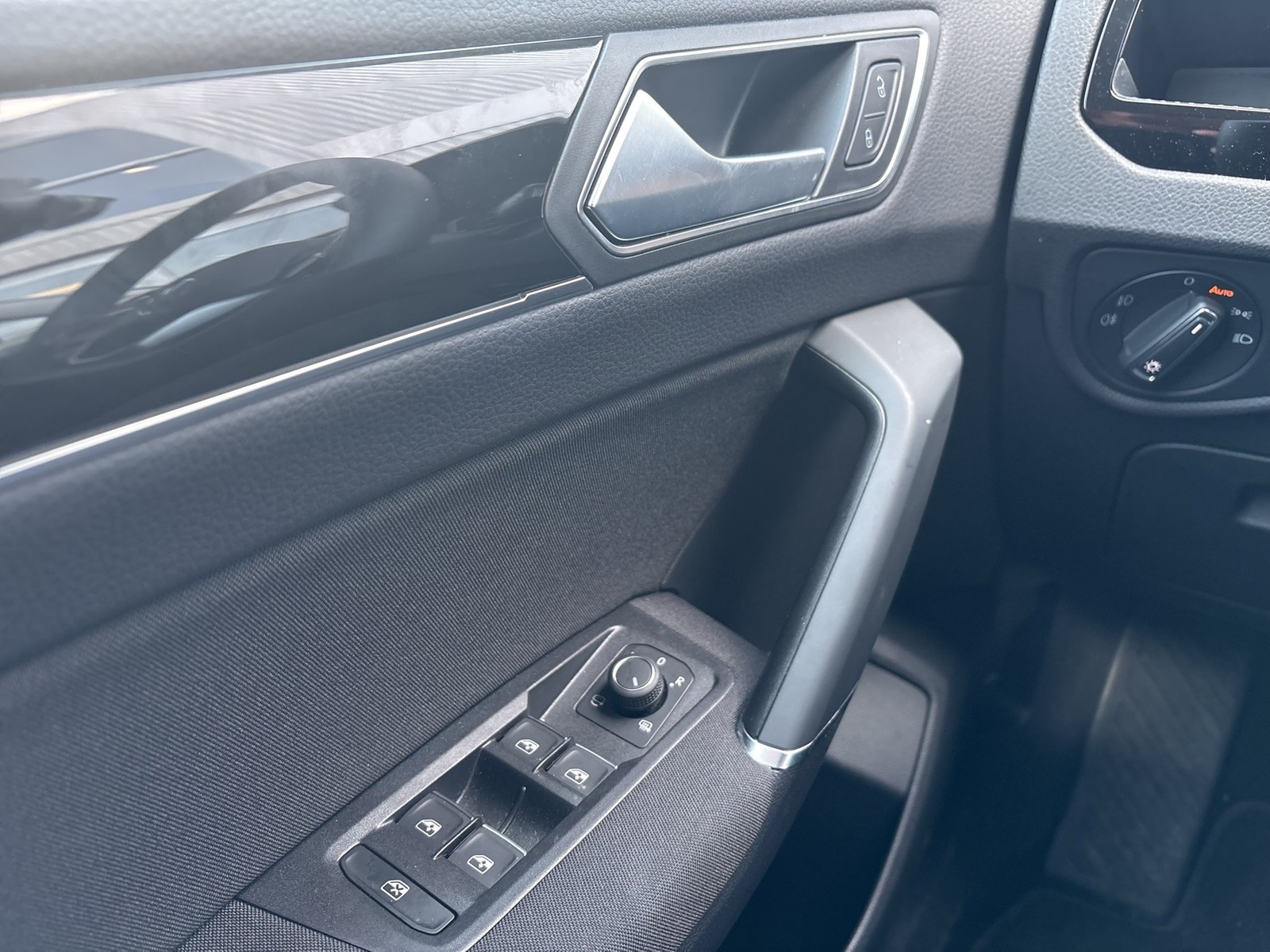 Volkswagen Touran 2.0 HIGHLINE AHK ACC LM17 NAVI CARPLAY